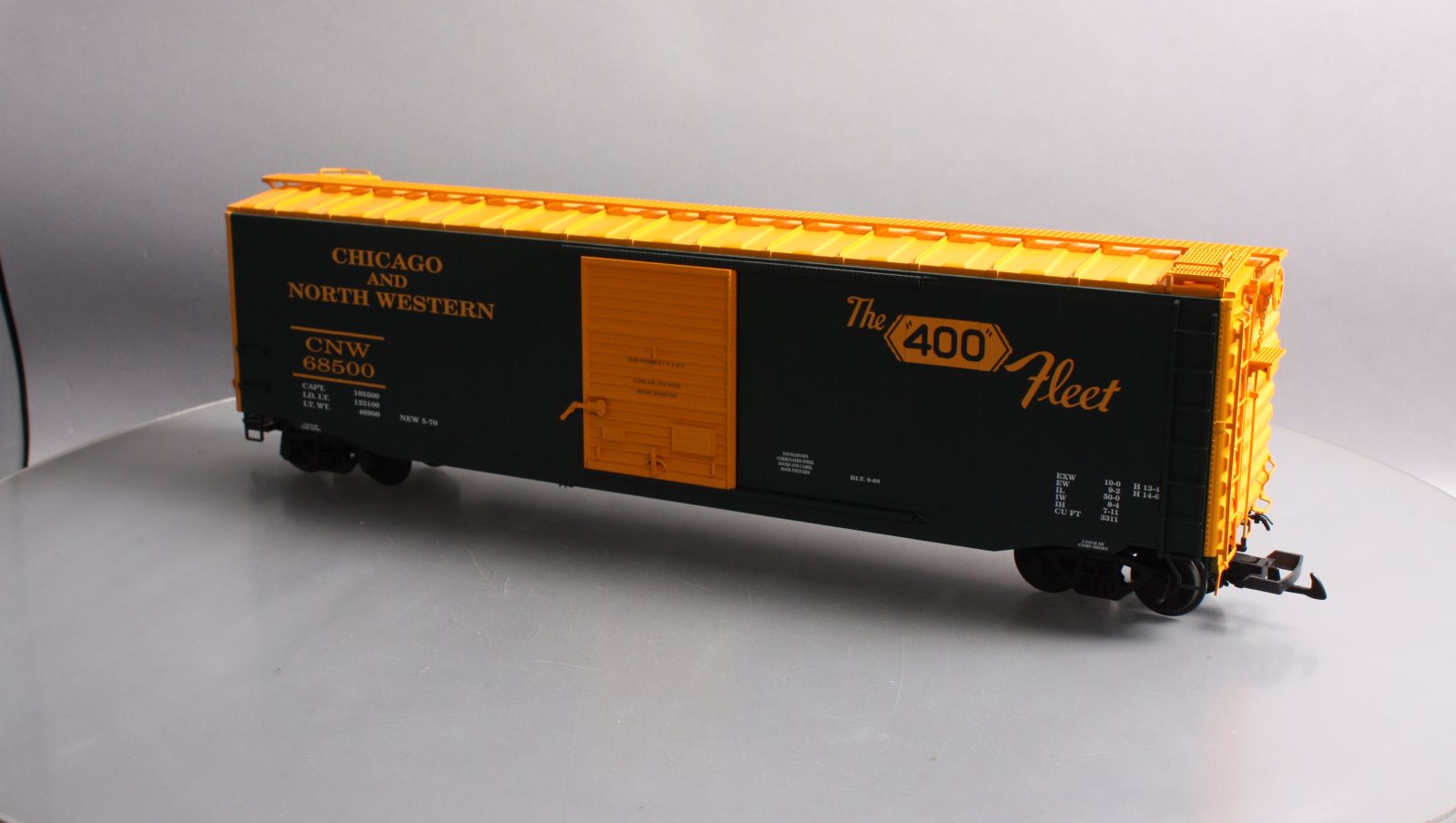 USA Trains R19312A G Chicago & North Western 50 Ft. Box Car with Steel Door