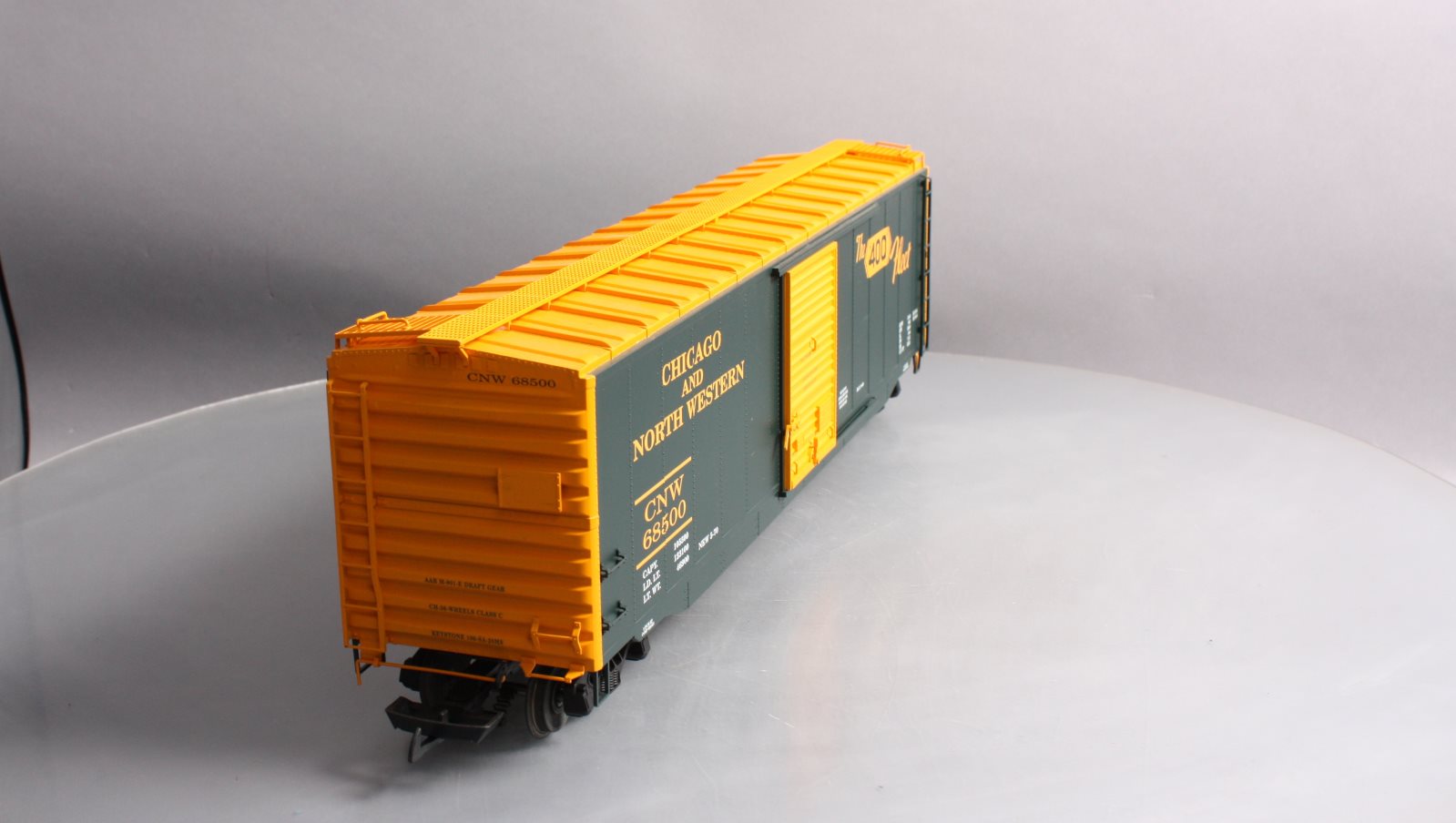 USA Trains R19312A G Chicago & North Western 50 Ft. Box Car with Steel Door
