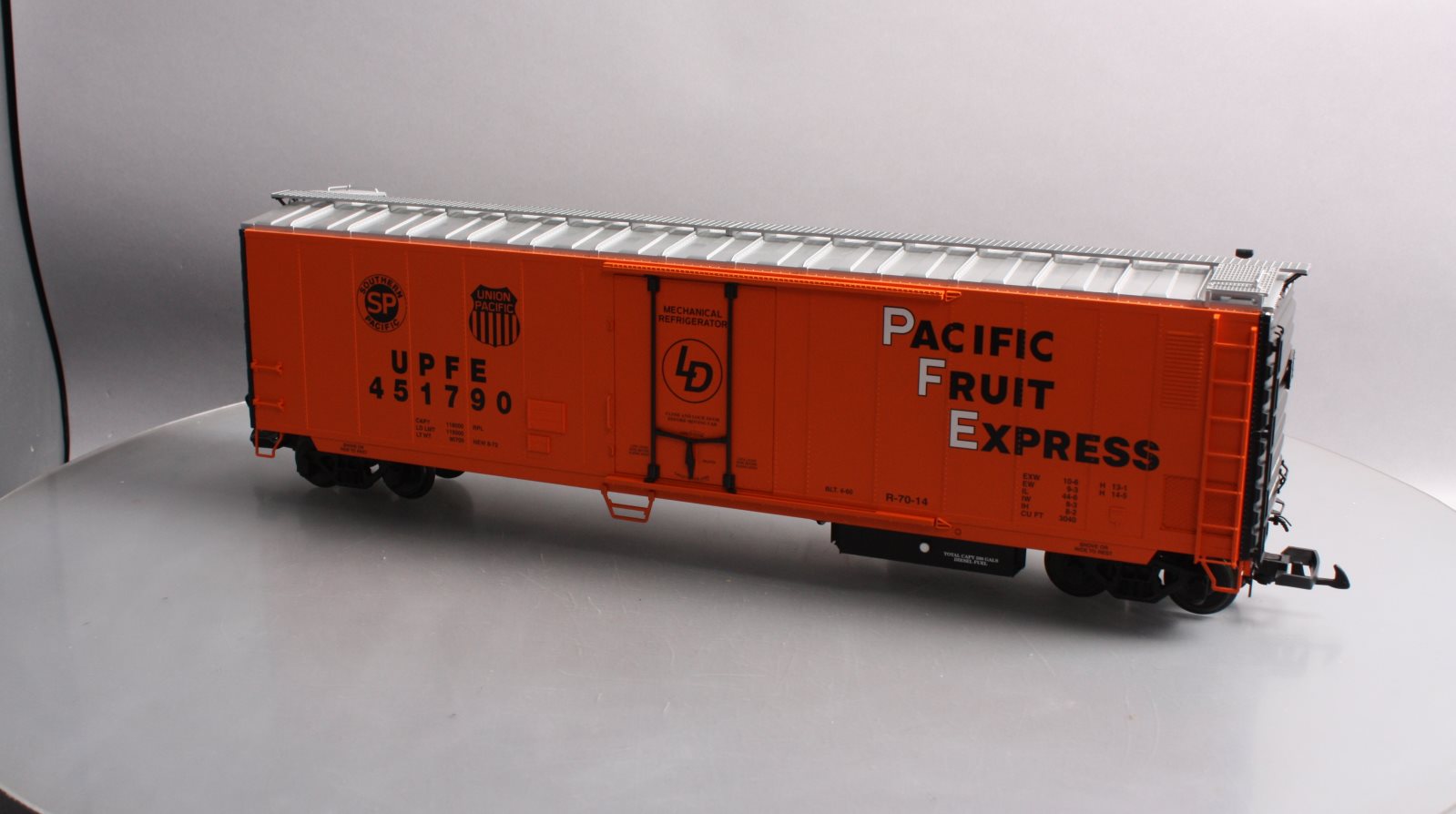 USA Trains R16710 G Pacific Fruit Express 50ft. Mechanical Refrigerator Cars