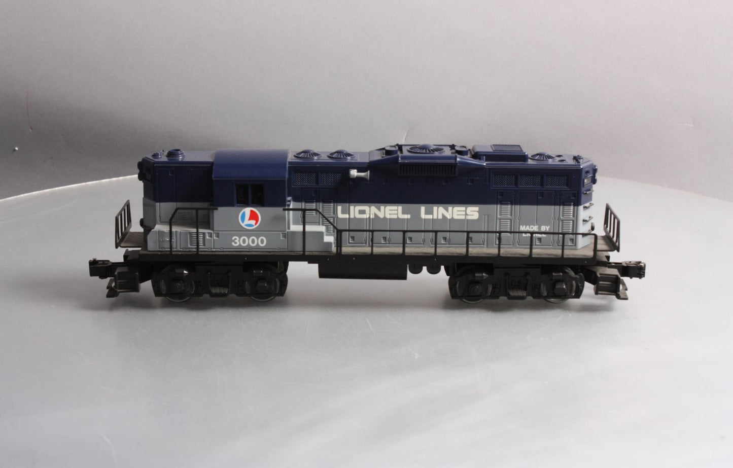 Lionel 6-33000 O Gauge Railscope Lionel Lines GP-9 Diesel Locomotive #3000 EX/Box