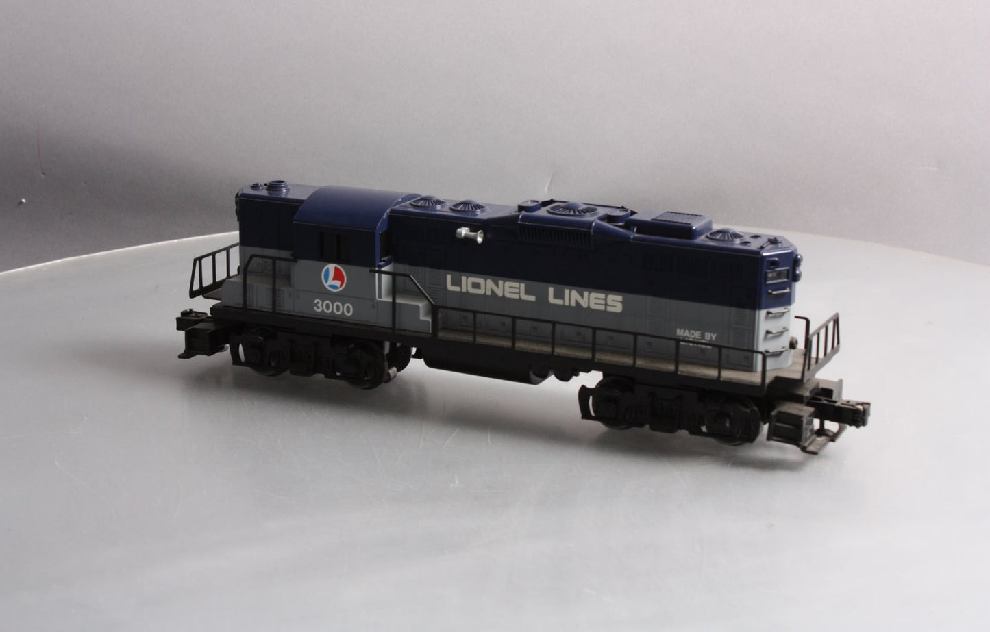Lionel 6-33000 O Gauge Railscope Lionel Lines GP-9 Diesel Locomotive #3000 EX/Box