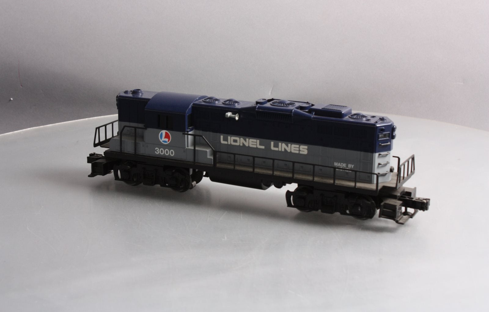 Lionel 6-33000 O Gauge Railscope Lionel Lines GP-9 Diesel Locomotive #3000 EX/Box