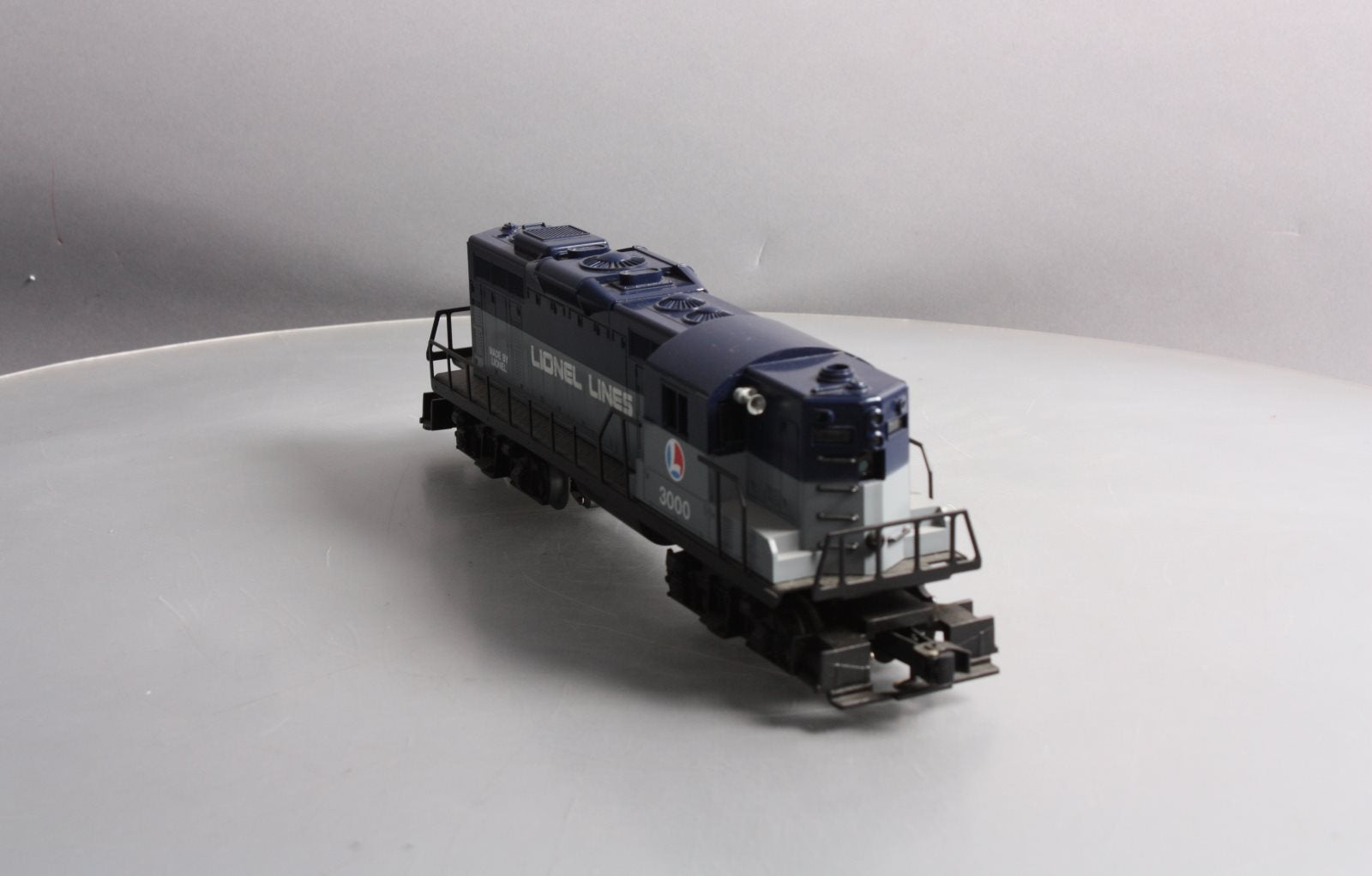 Lionel 6-33000 O Gauge Railscope Lionel Lines GP-9 Diesel Locomotive #3000 EX/Box
