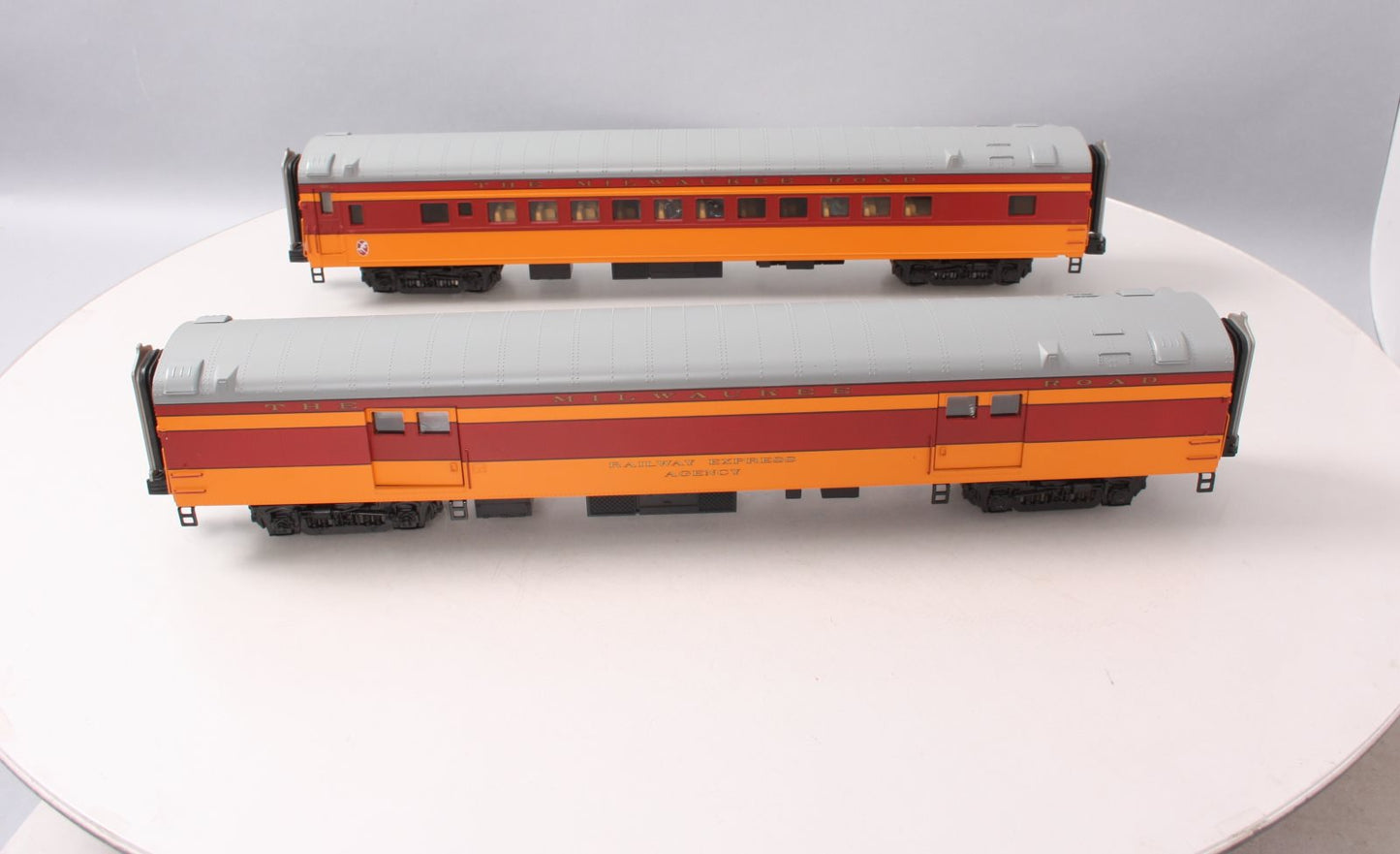 MTH 20-69173 O Gauge Milwaukee Road 70' Streamlined 2-Car Passenger Set LN/Box
