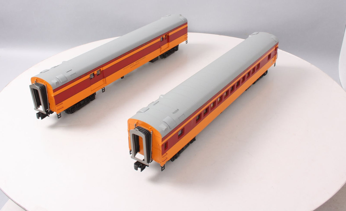 MTH 20-69173 O Gauge Milwaukee Road 70' Streamlined 2-Car Passenger Set LN/Box