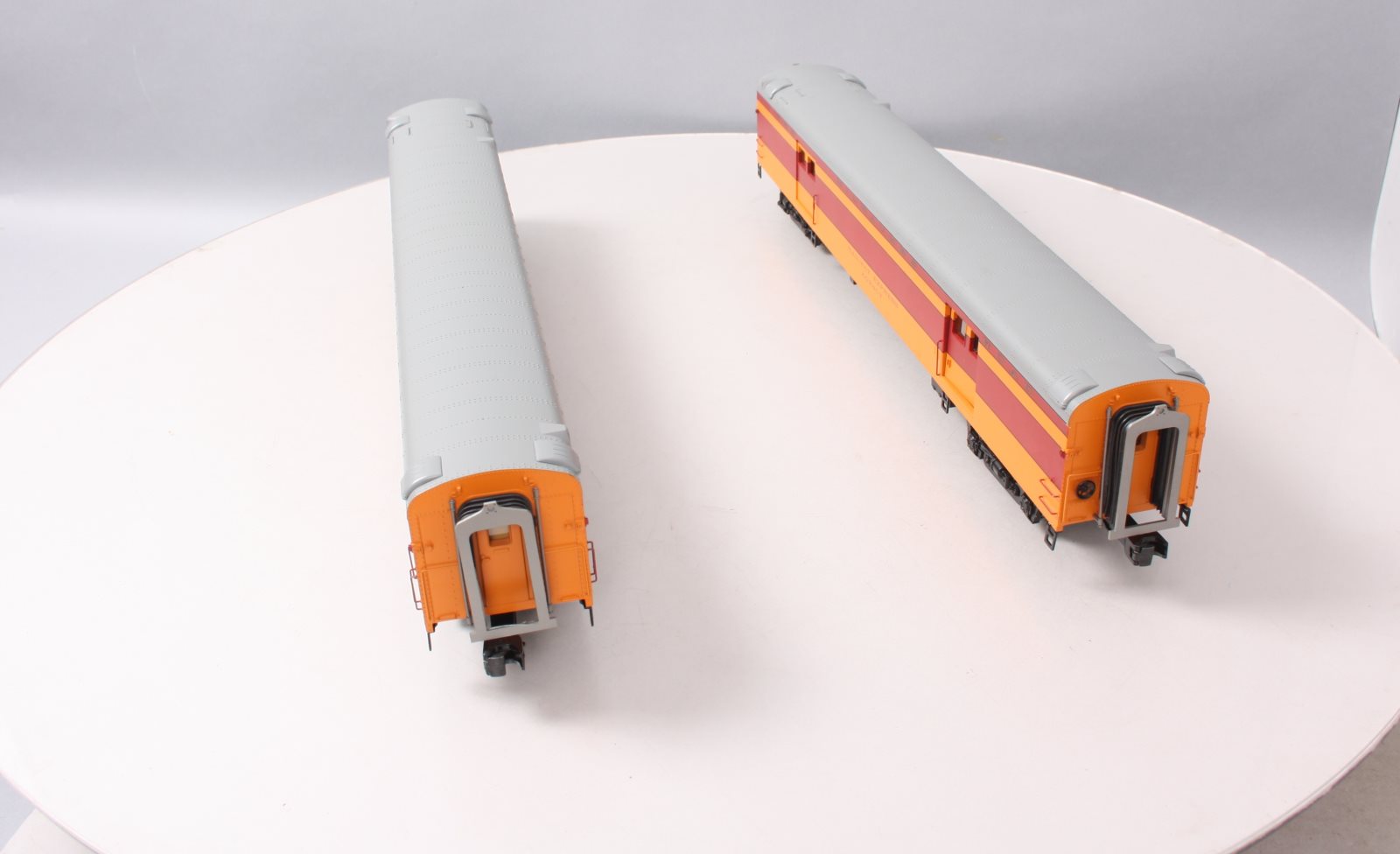 MTH 20-69173 O Gauge Milwaukee Road 70' Streamlined 2-Car Passenger Set LN/Box