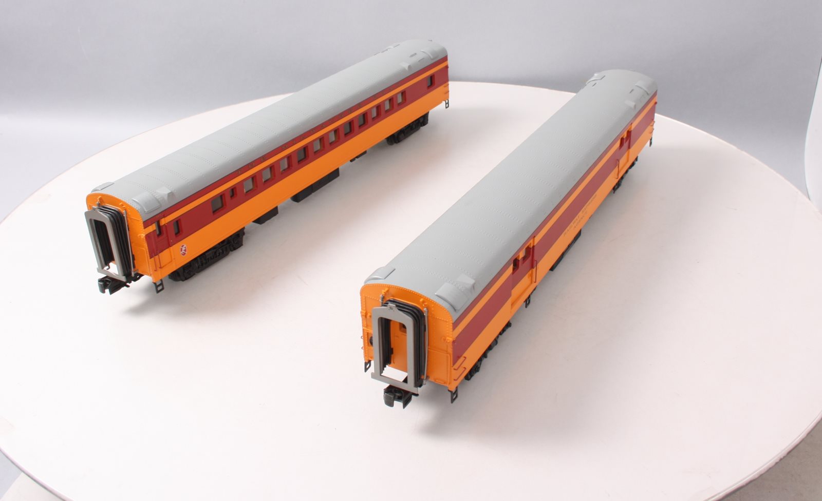 MTH 20-69173 O Gauge Milwaukee Road 70' Streamlined 2-Car Passenger Set LN/Box
