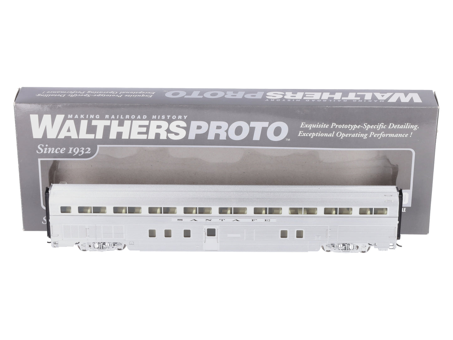 Walthers 920-9284 HO Santa Fe 85' Budd Hi-Level 72-Seat Passenger Coach Car