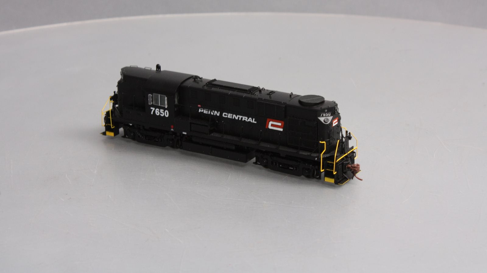 Rapido Trains 31033 HO Penn Central Alco RS-11 Diesel Locomotive #7650