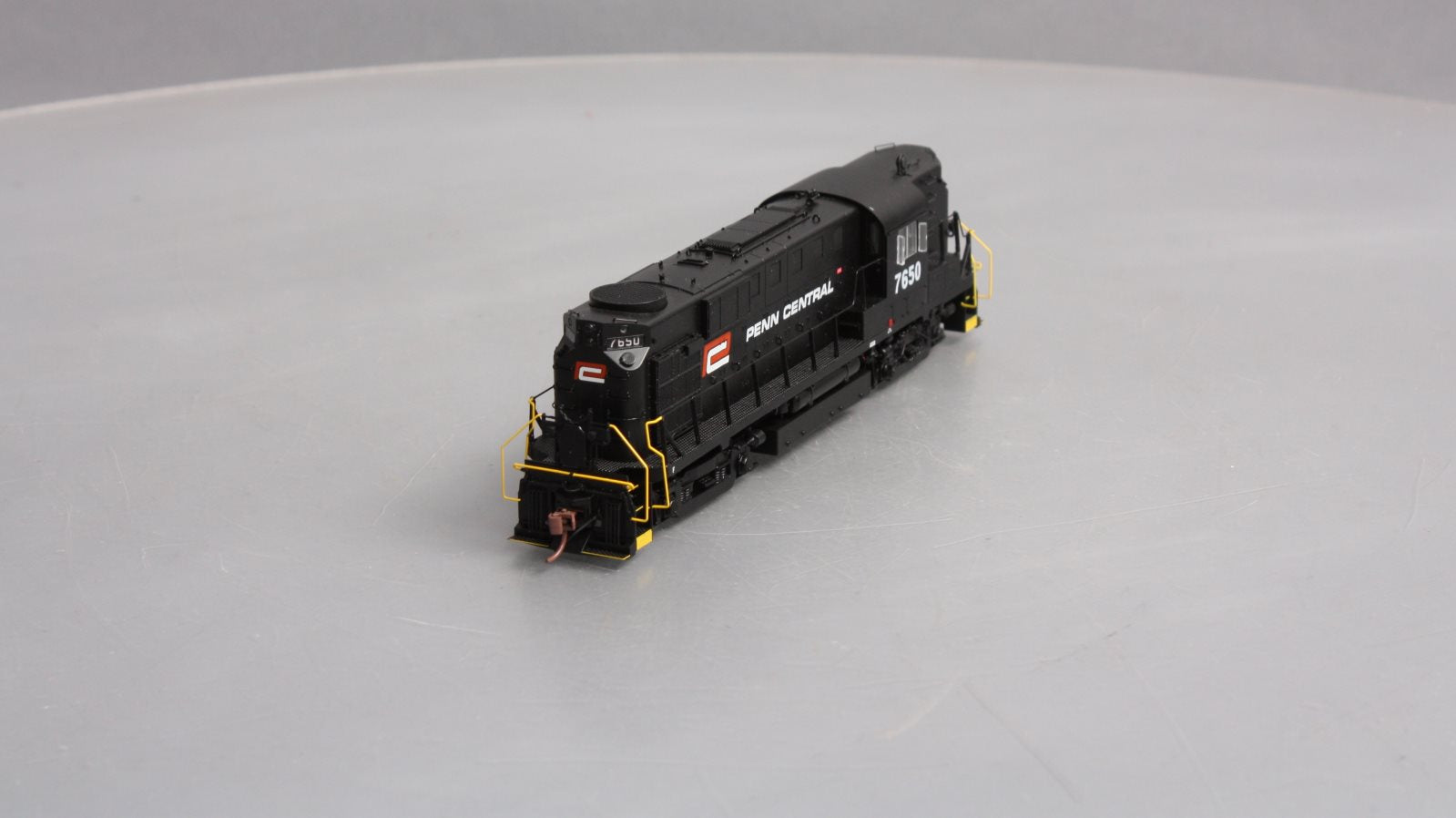 Rapido Trains 31033 HO Penn Central Alco RS-11 Diesel Locomotive #7650