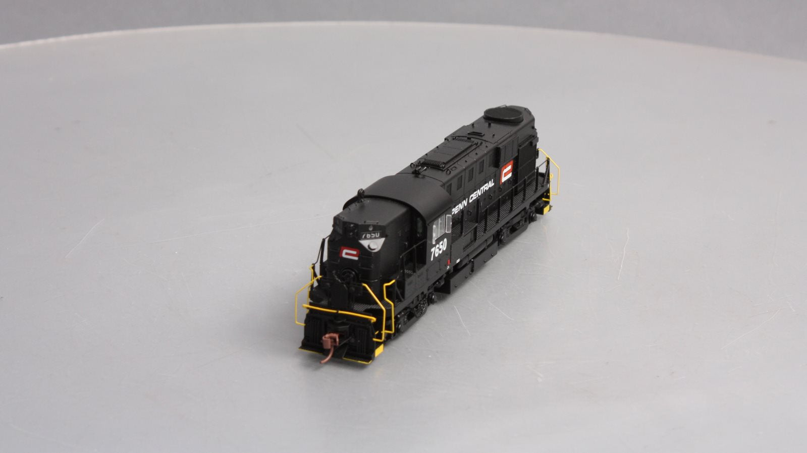 Rapido Trains 31033 HO Penn Central Alco RS-11 Diesel Locomotive #7650