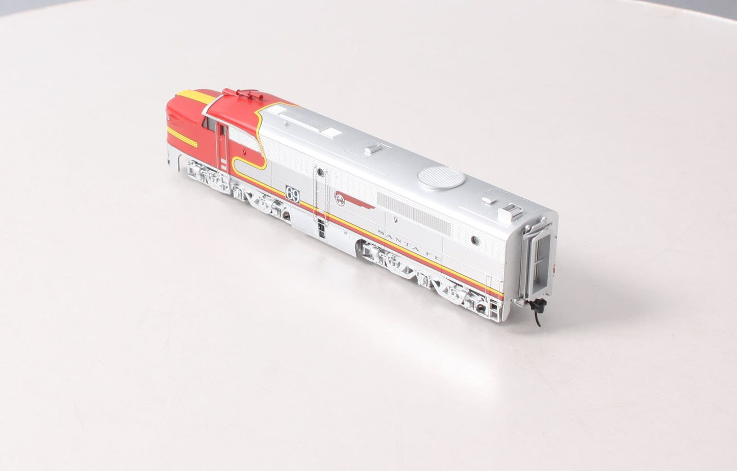 Walthers 910-10066 HO Santa Fe Alco PA with Stanard DC #69L