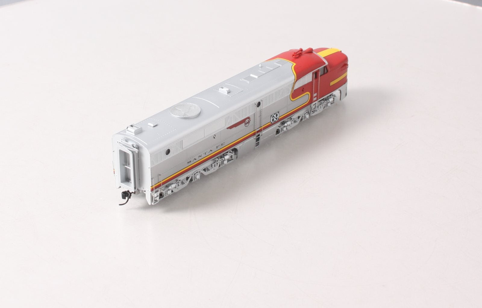 Walthers 910-10066 HO Santa Fe Alco PA with Stanard DC #69L