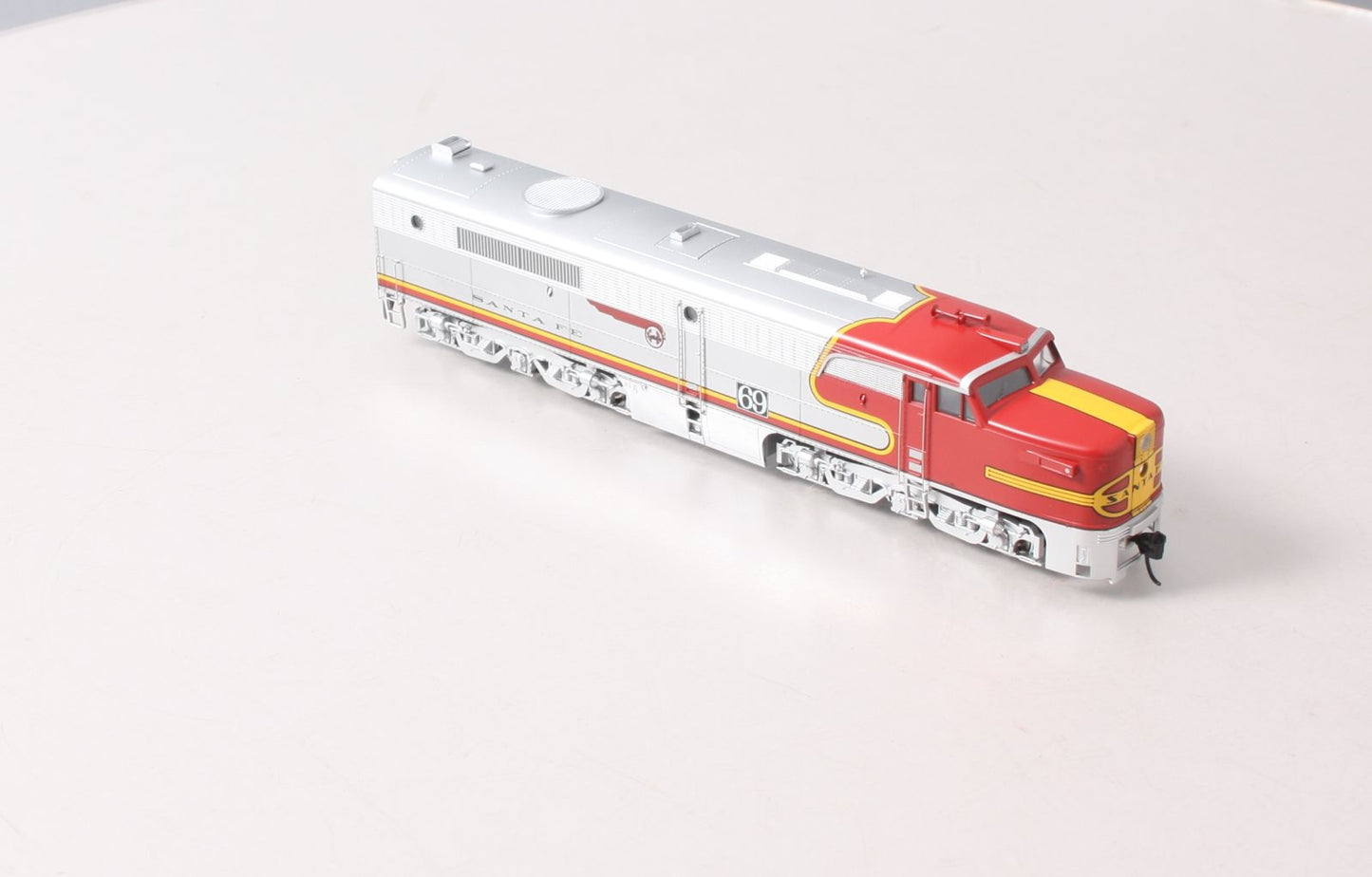 Walthers 910-10066 HO Santa Fe Alco PA with Stanard DC #69L