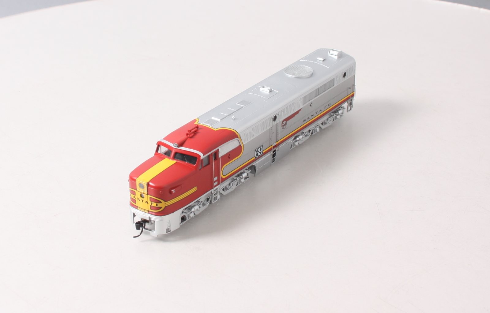 Walthers 910-10066 HO Santa Fe Alco PA with Stanard DC #69L