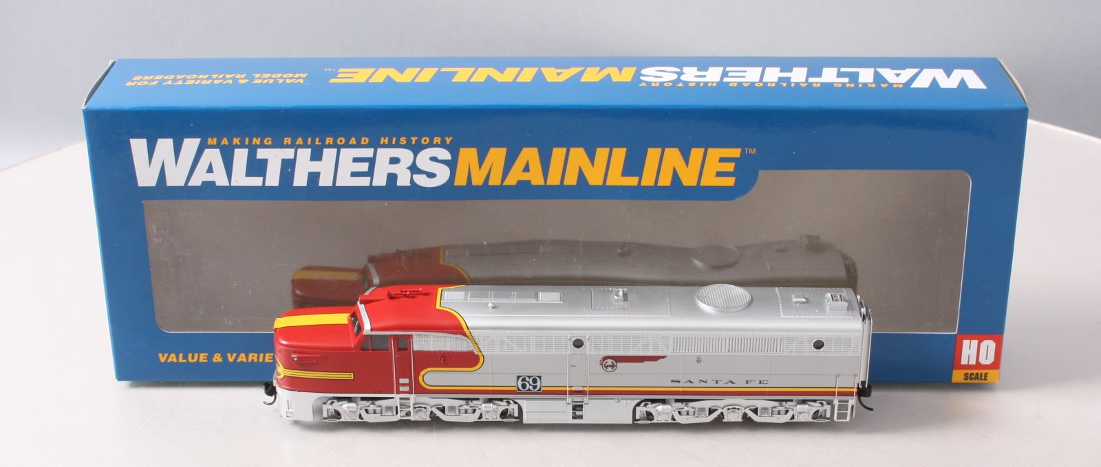 Walthers 910-10066 HO Santa Fe Alco PA with Stanard DC #69L