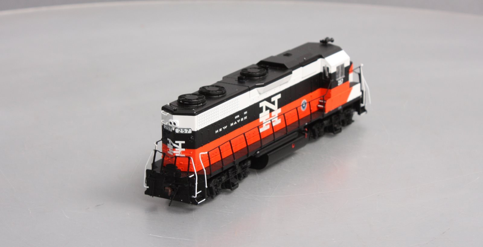 Atlas 10001701 HO New Haven EMD GP38 Low Nose Early Version Diesel Engine #257