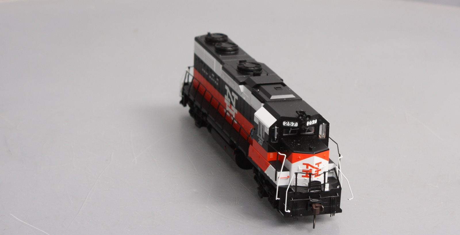 Atlas 10001701 HO New Haven EMD GP38 Low Nose Early Version Diesel Engine #257
