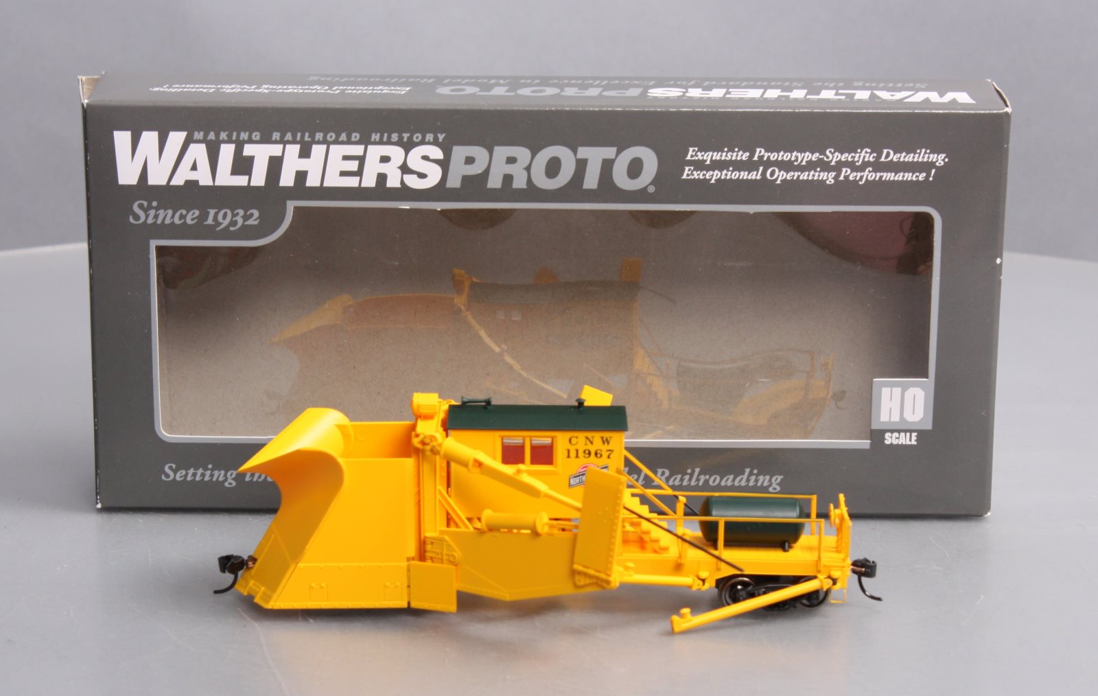 Walthers 920-110111 HO Chicago & North Western RTR Jordan Spreader #11967
