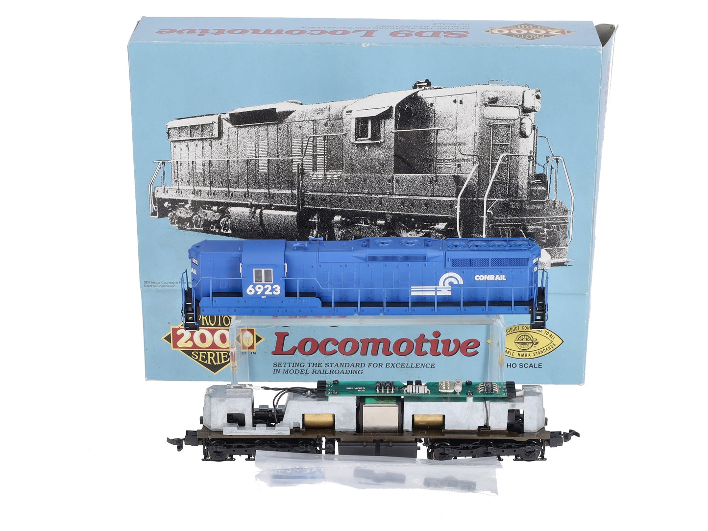 Proto 2000 21238 HO Scale Conrail SD9 Diesel Locomotive # 6923