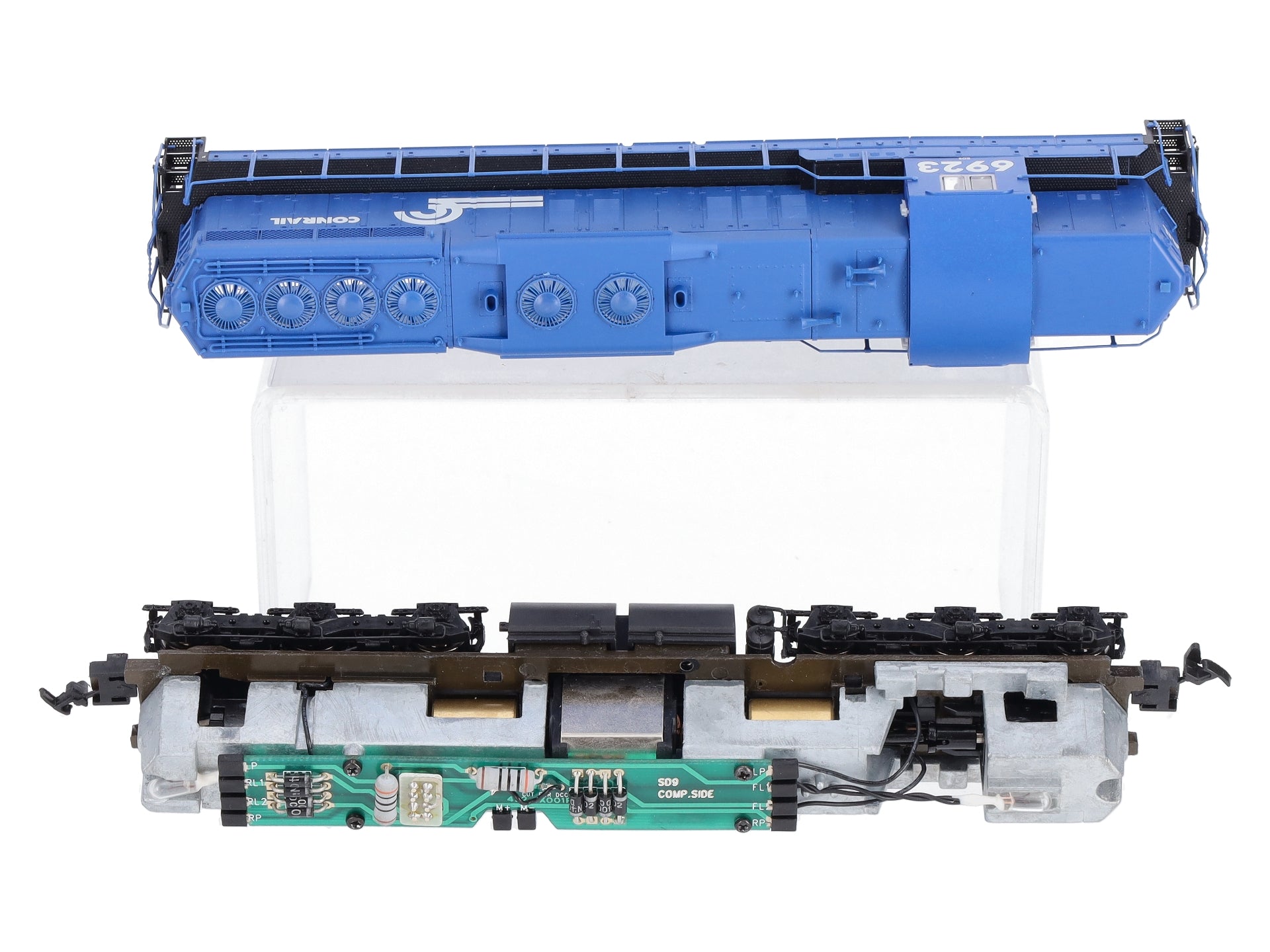Proto 2000 21238 HO Scale Conrail SD9 Diesel Locomotive # 6923