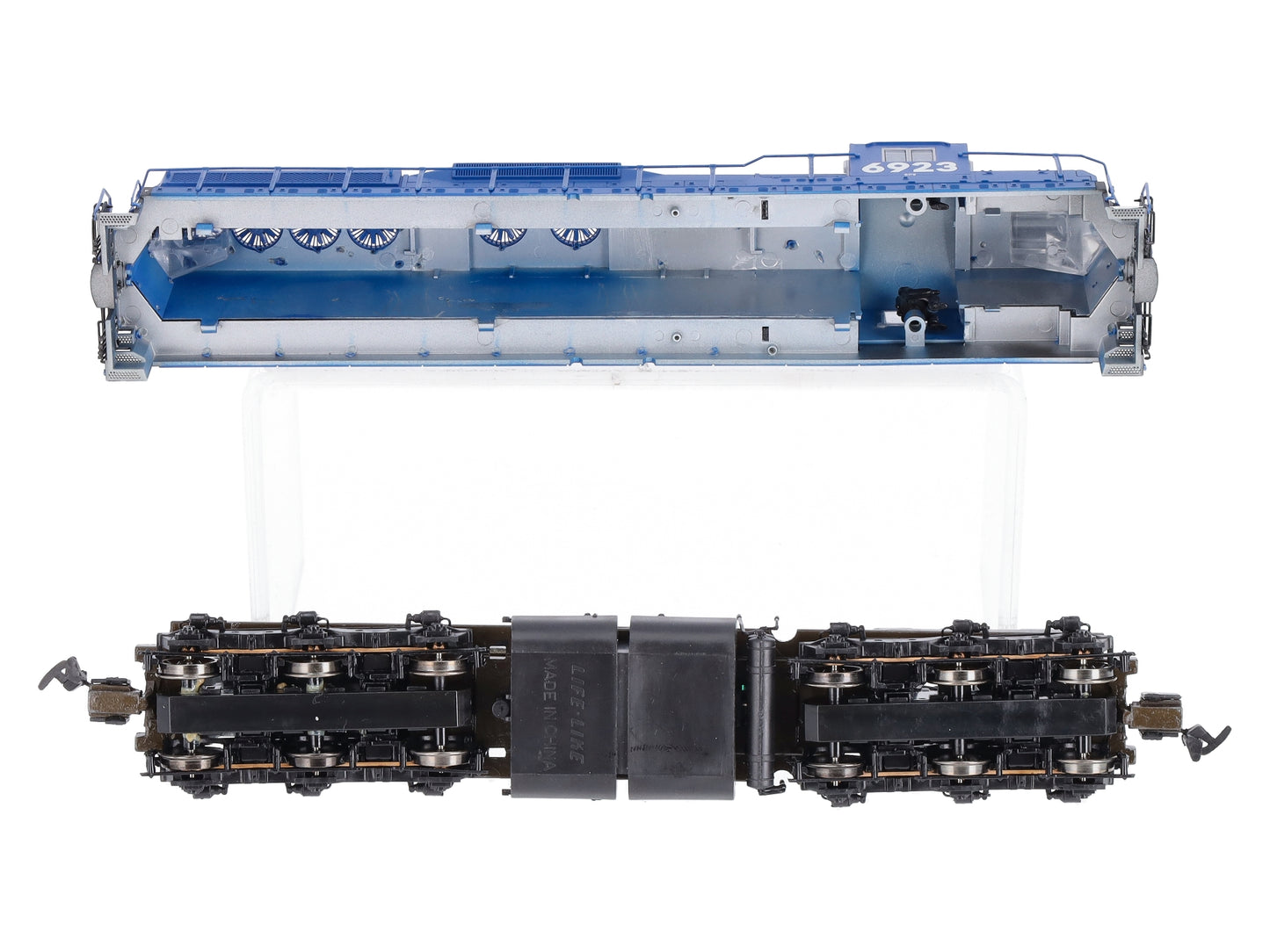 Proto 2000 21238 HO Scale Conrail SD9 Diesel Locomotive # 6923