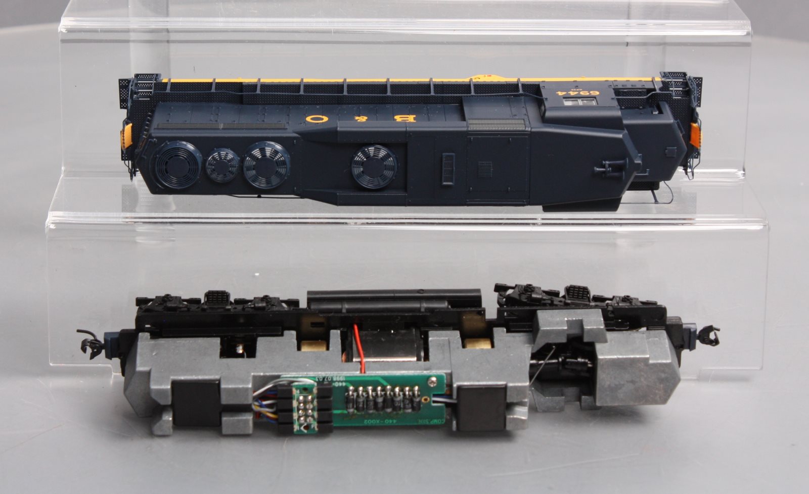 Proto 2000 21512 HO Baltimore & Ohio GP30 Diesel Locomotive #6944
