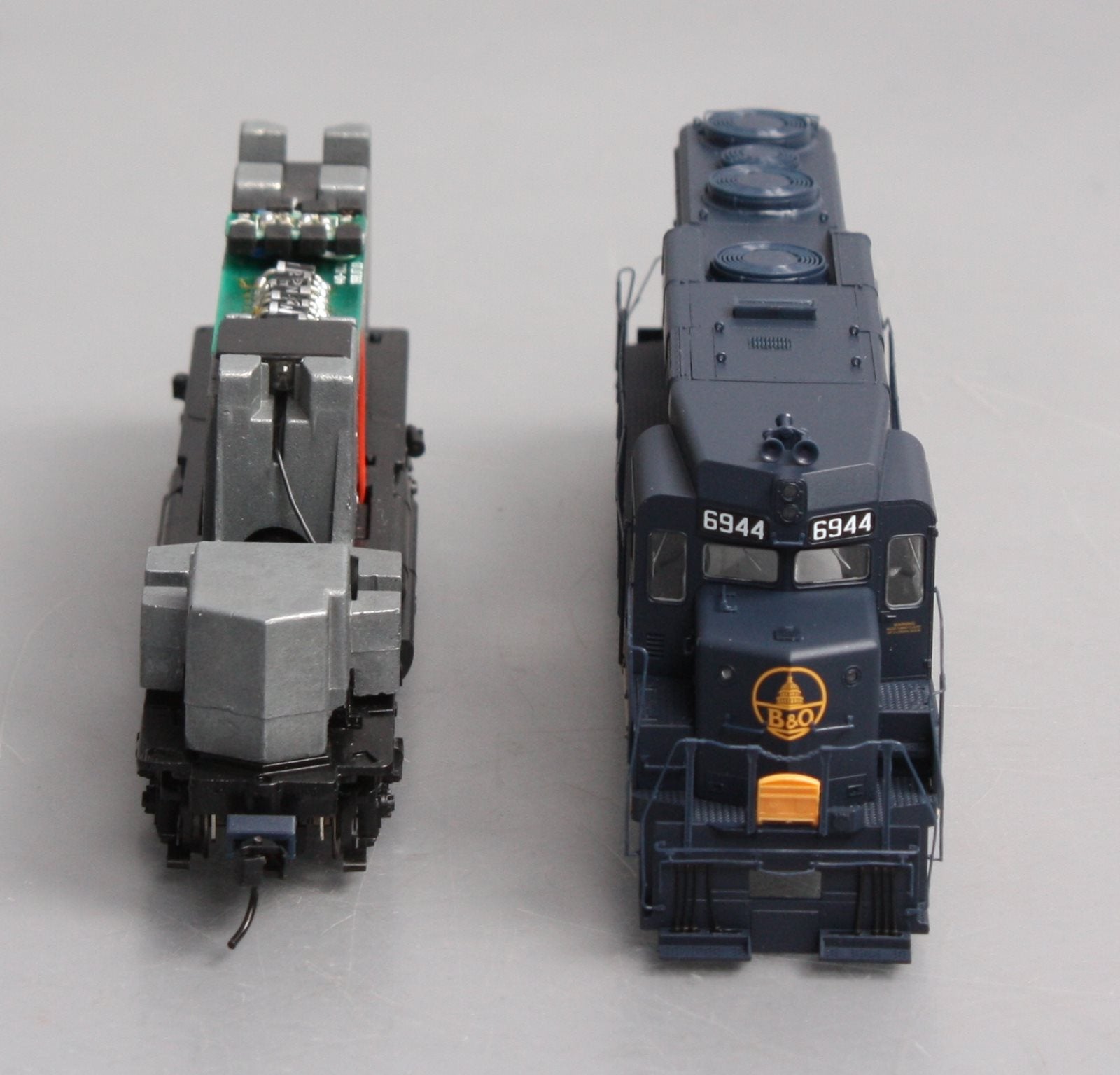 Proto 2000 21512 HO Baltimore & Ohio GP30 Diesel Locomotive #6944