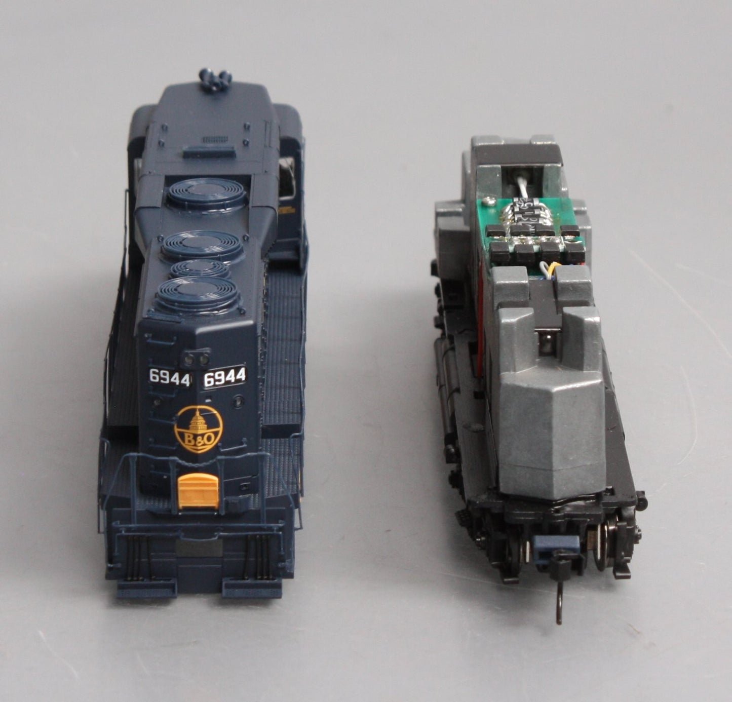 Proto 2000 21512 HO Baltimore & Ohio GP30 Diesel Locomotive #6944