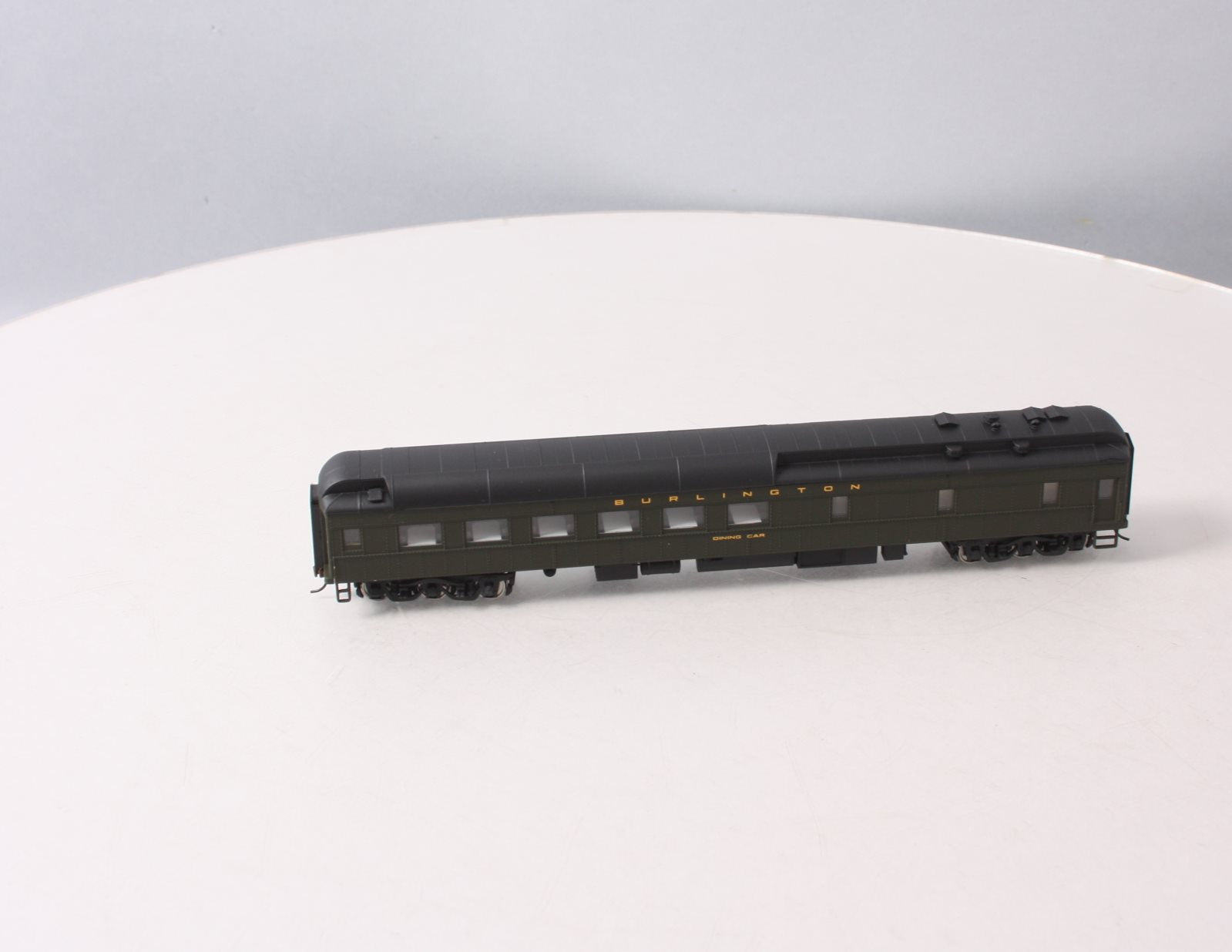 Walthers 932-10153 HO Scale CBQ Heavyweight Diner LN/Box