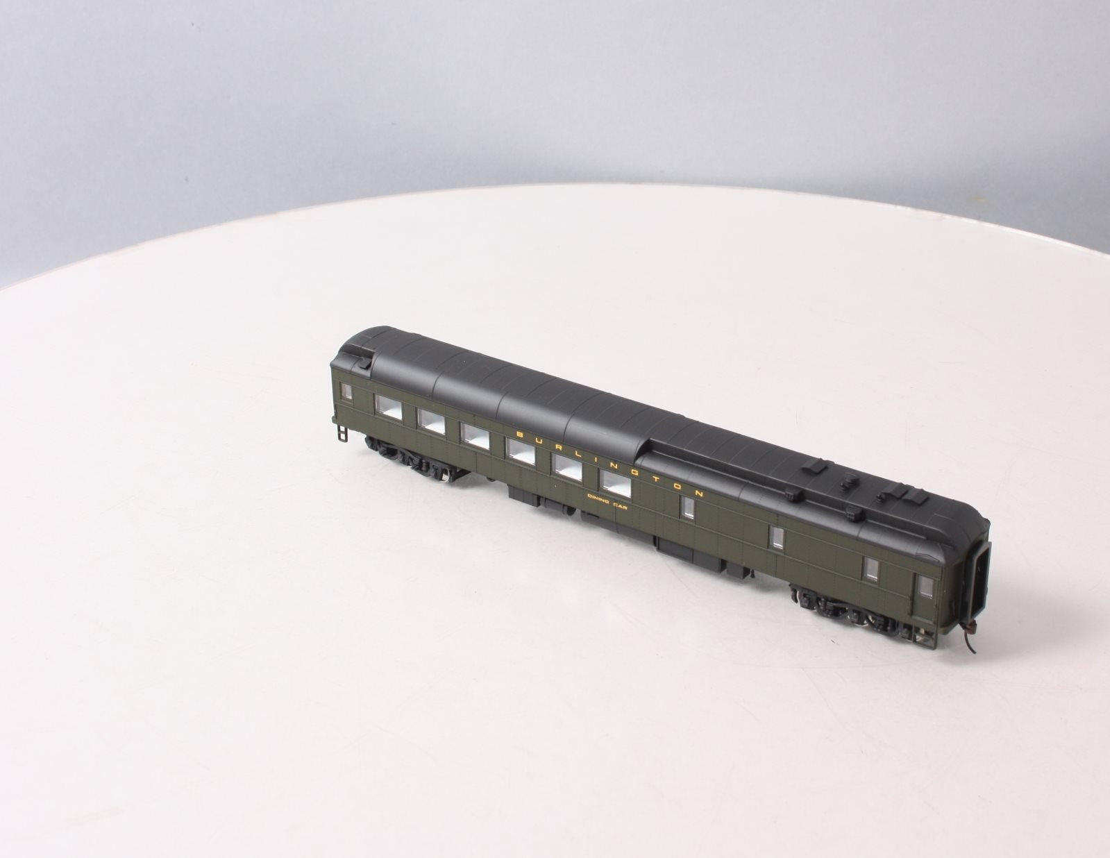 Walthers 932-10153 HO Scale CBQ Heavyweight Diner LN/Box