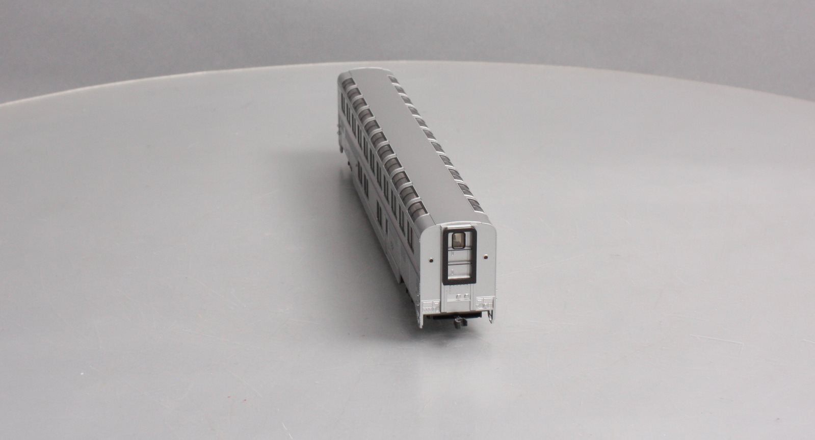 Kato 35-6064 HO Amtrak Superliner Phase VI Lounge Car #33024
