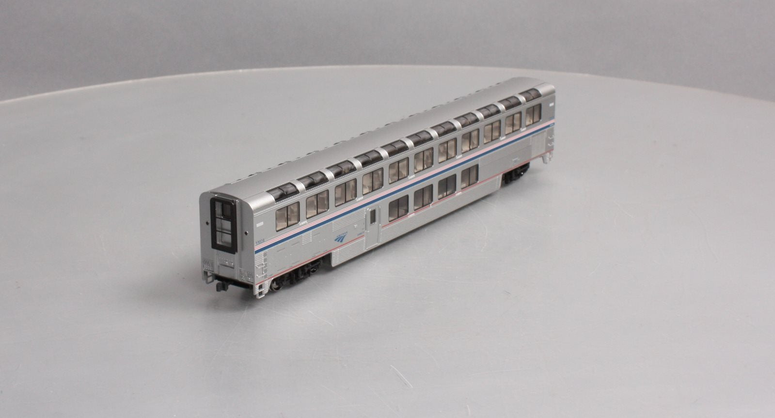 Kato 35-6064 HO Amtrak Superliner Phase VI Lounge Car #33024