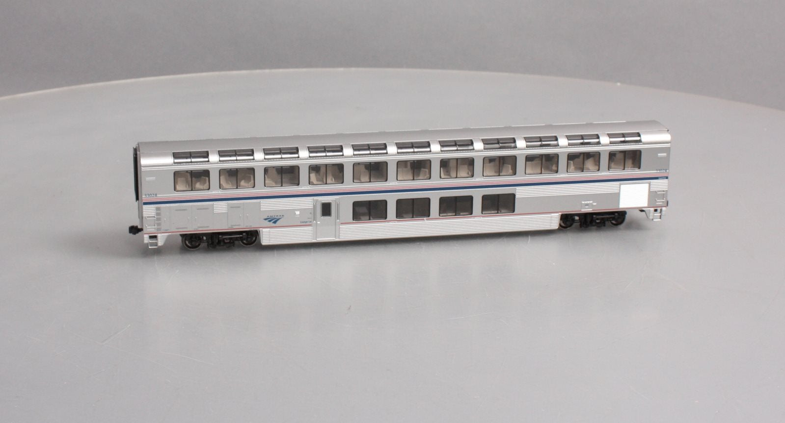 Kato 35-6064 HO Amtrak Superliner Phase VI Lounge Car #33024