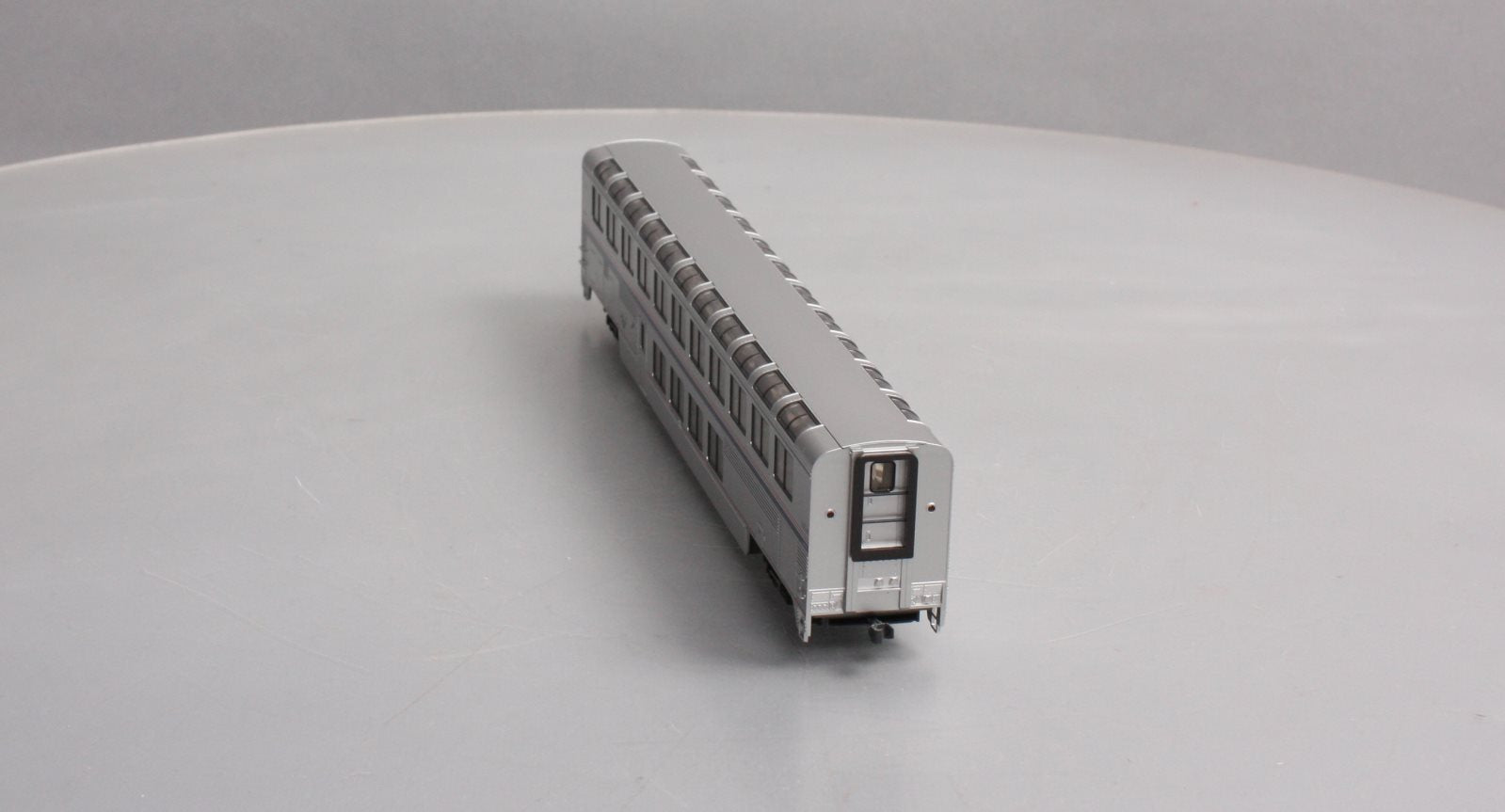 Kato 35-6064 HO Amtrak Superliner Phase VI Lounge Car #33024