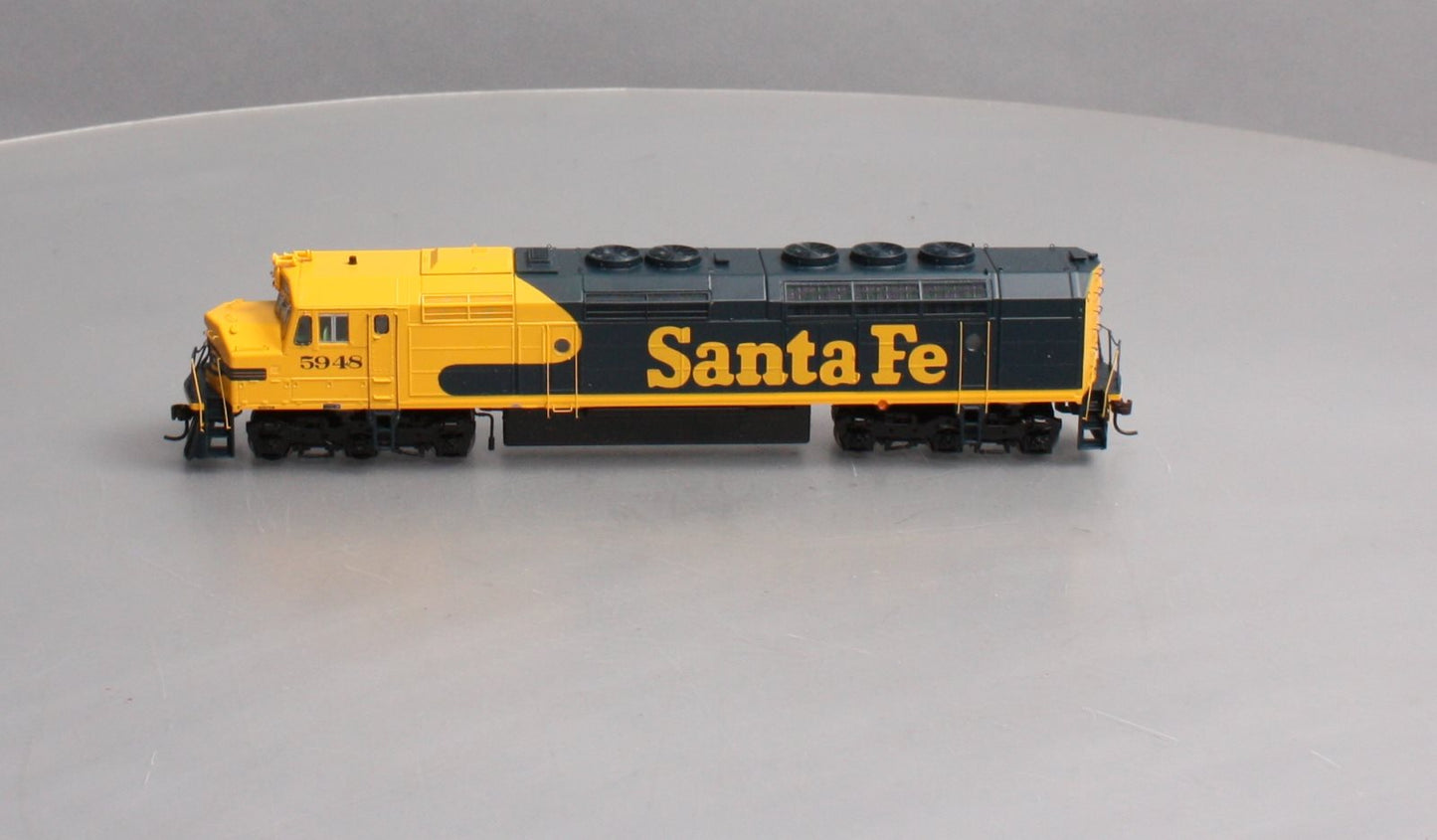 Athearn G67527 HO Santa Fe Freight FP45 Diesel Locomotive #5948