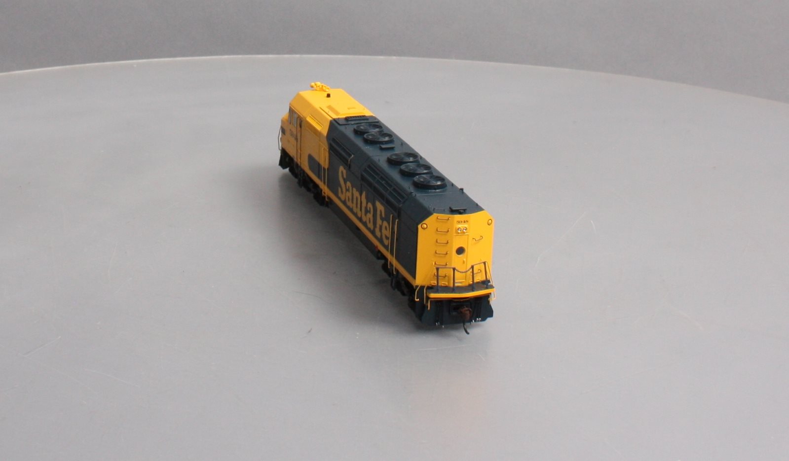 Athearn G67527 HO Santa Fe Freight FP45 Diesel Locomotive #5948