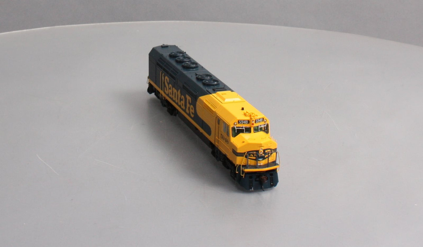 Athearn G67527 HO Santa Fe Freight FP45 Diesel Locomotive #5948