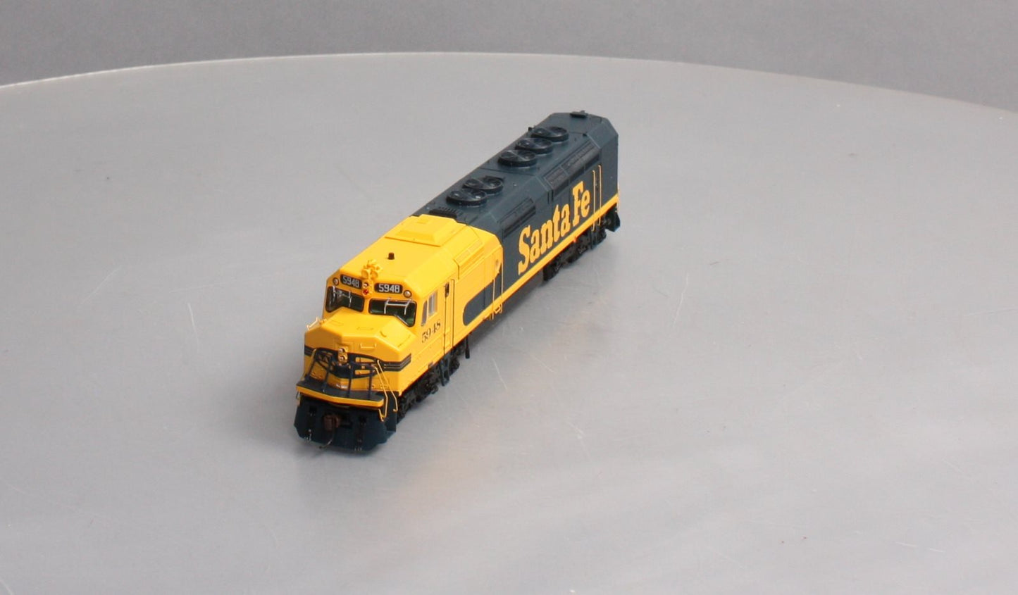 Athearn G67527 HO Santa Fe Freight FP45 Diesel Locomotive #5948