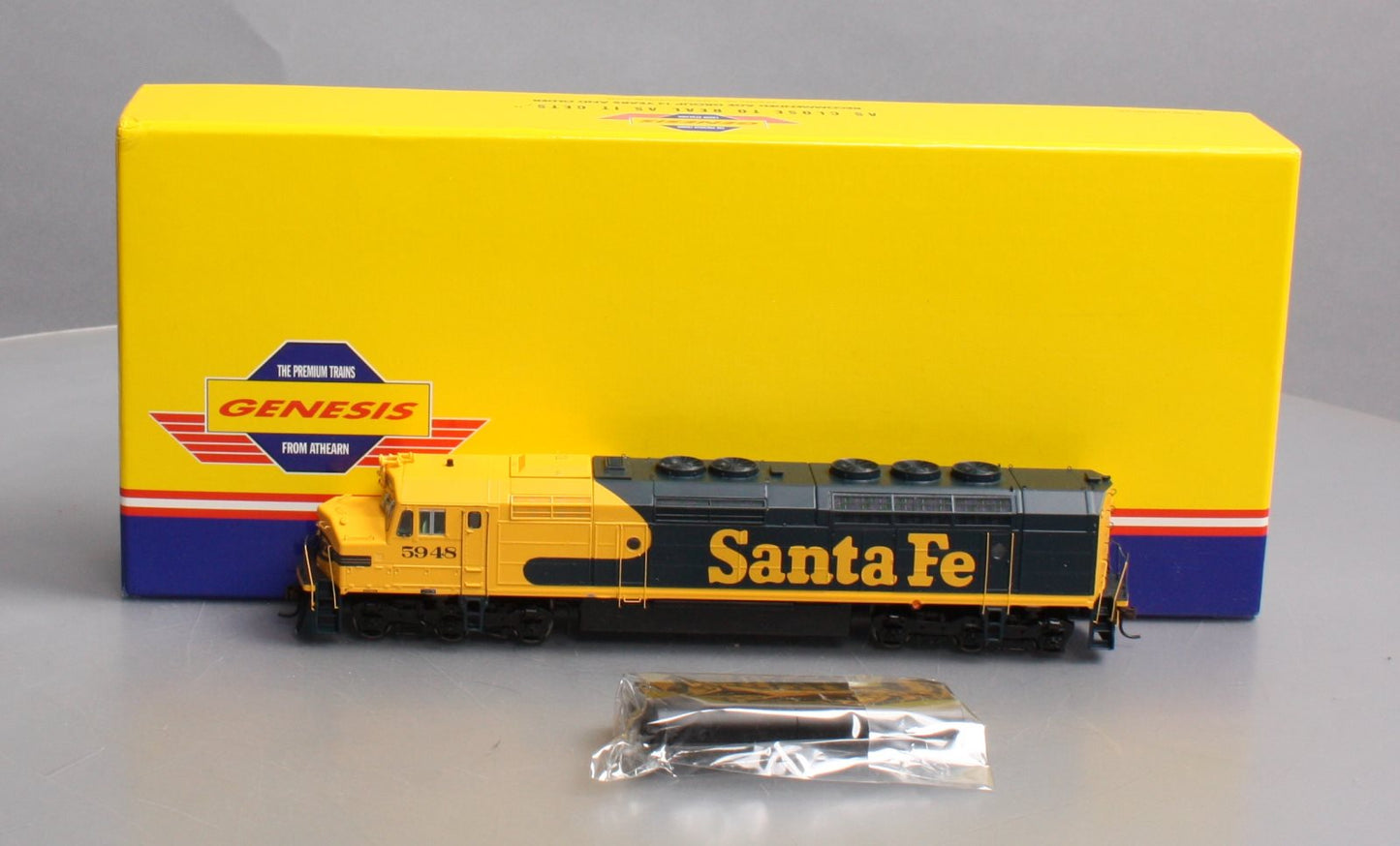 Athearn G67527 HO Santa Fe Freight FP45 Diesel Locomotive #5948