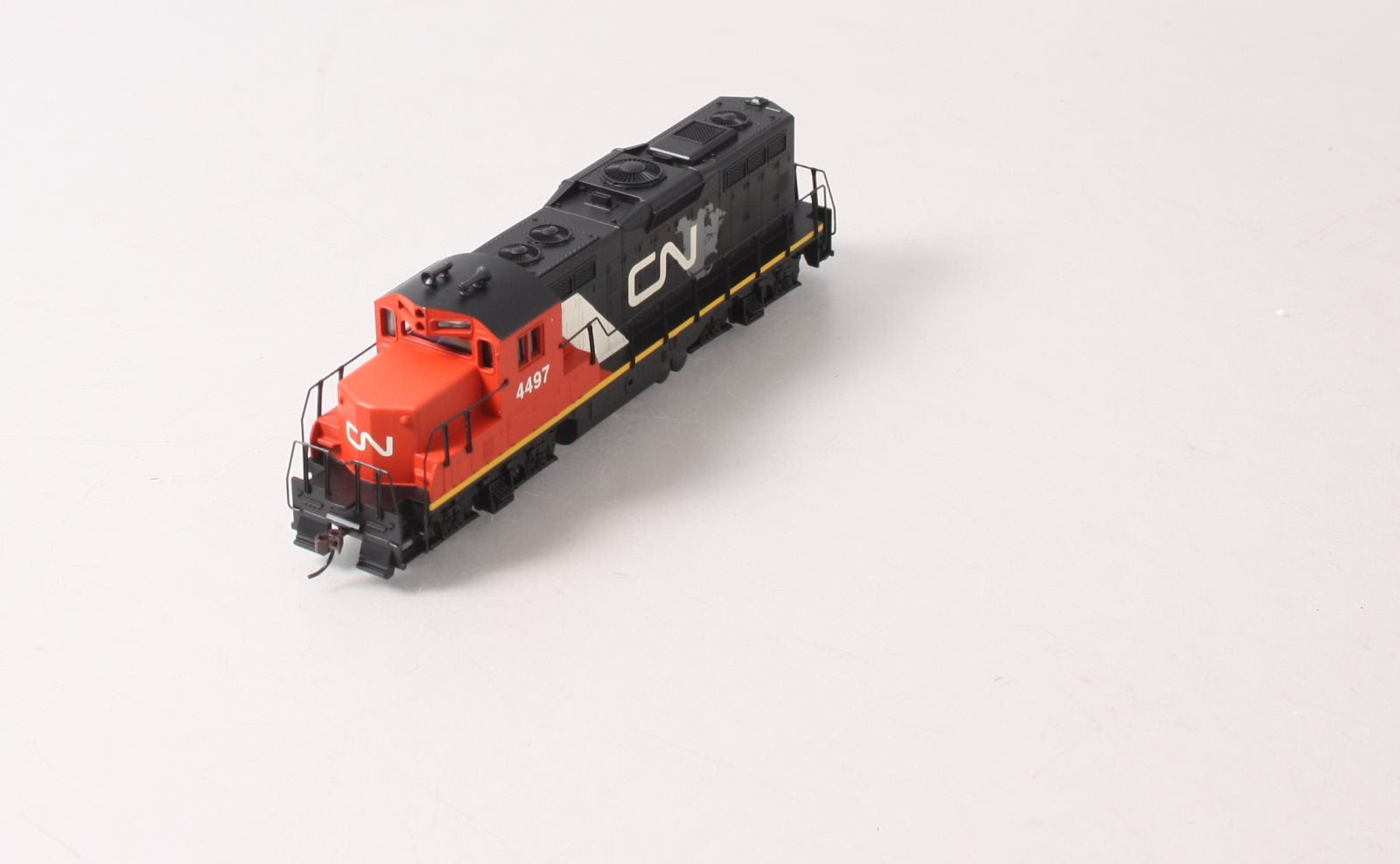 Walthers 931-104 HO Canadian National EMD GP9M Diesel Loco #4497 - Standard DC