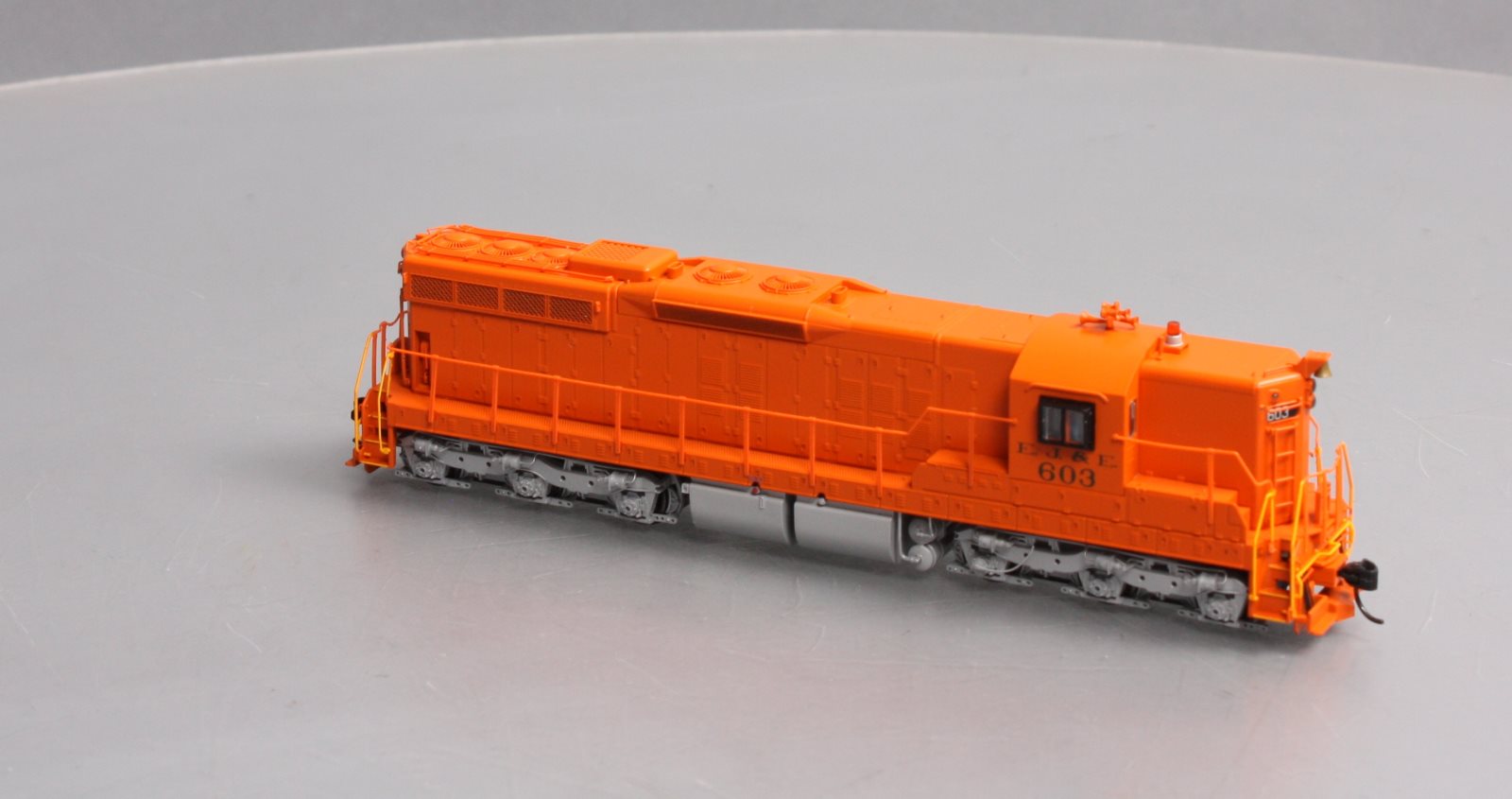 Walthers 920-41627 HO Elgin, Joilet & Eastern EMD SD9 Diesel Locomotive #603