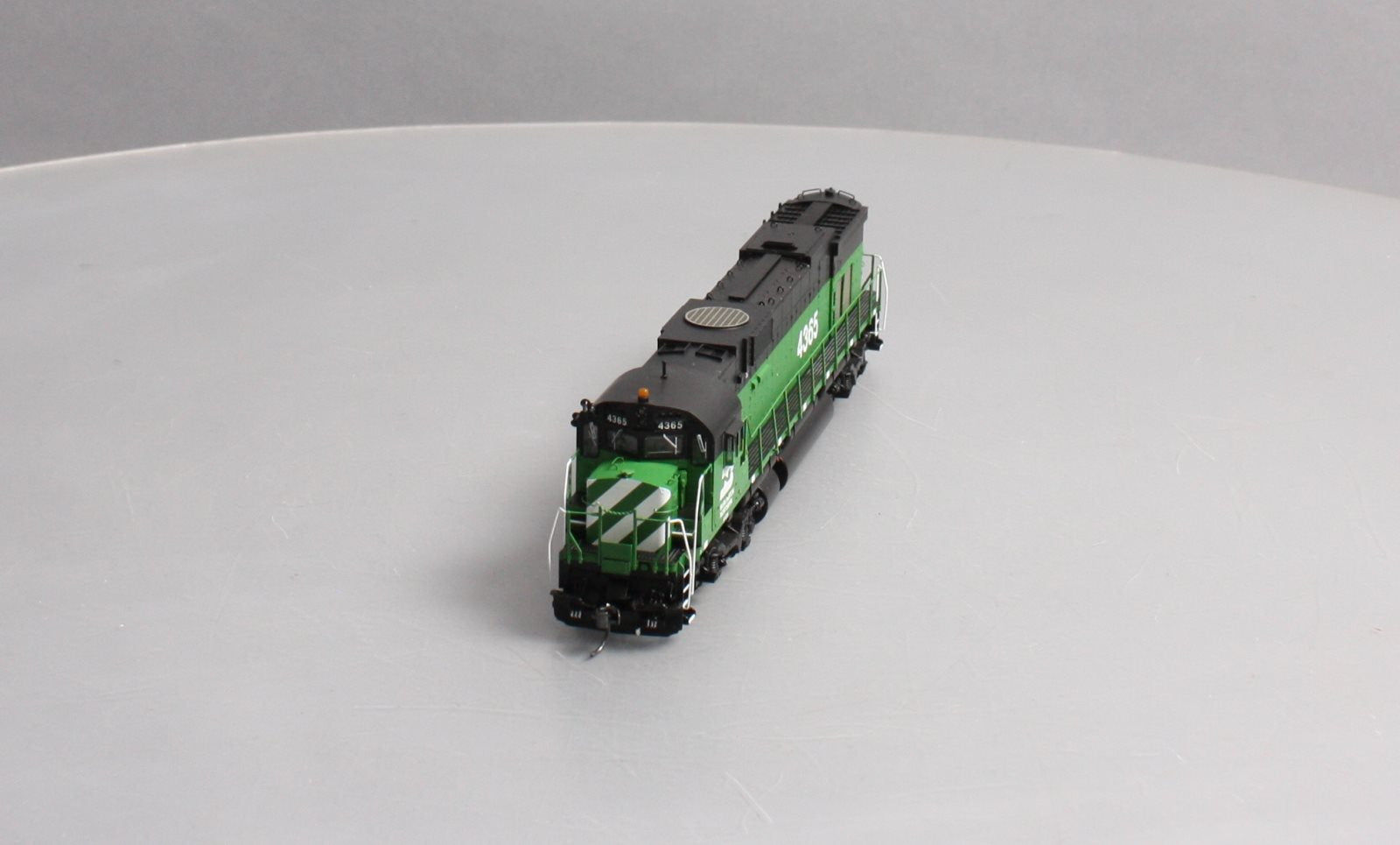 Bowser 24389 HO Scale Burlington Northern ALCO Century C-636 Diesel Engine #4365