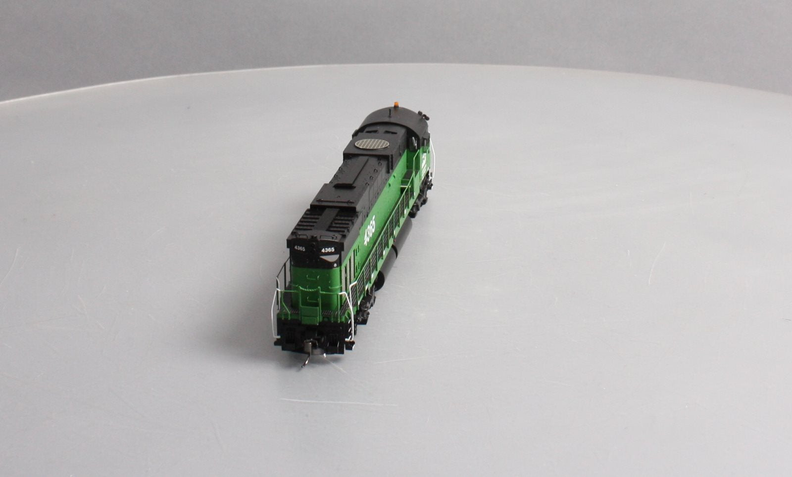 Bowser 24389 HO Scale Burlington Northern ALCO Century C-636 Diesel Engine #4365
