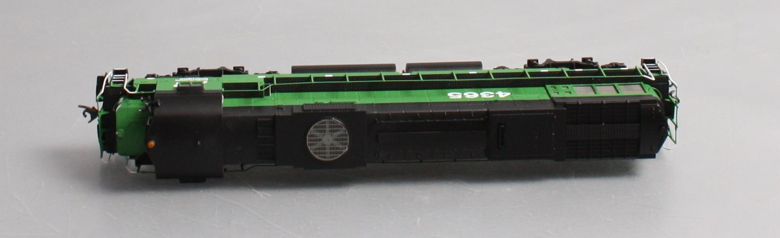 Bowser 24389 HO Scale Burlington Northern ALCO Century C-636 Diesel Engine #4365