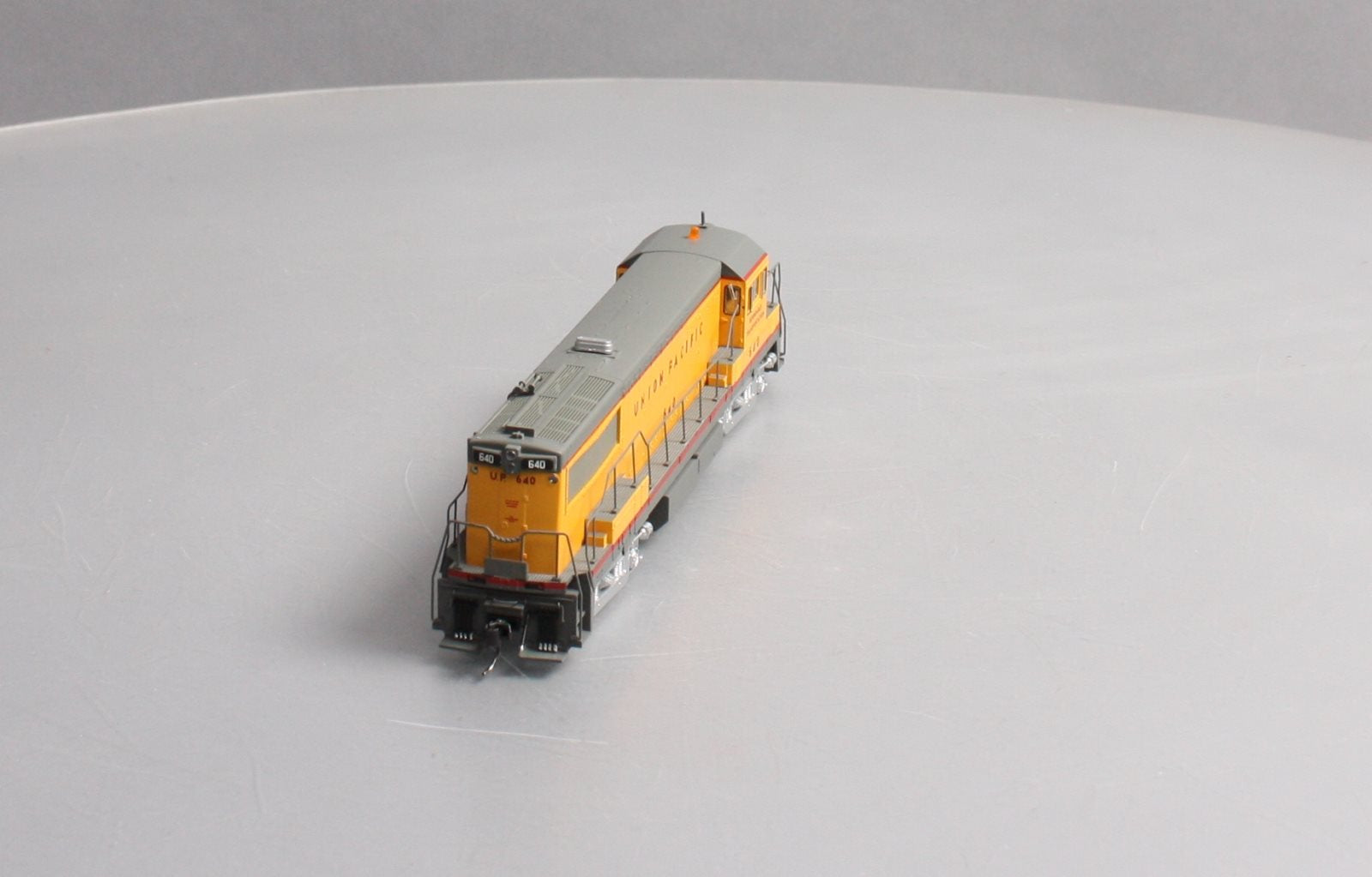 Bowser 24567 HO Scale Union Pacific U-25B Phase II Diesel Engine #640