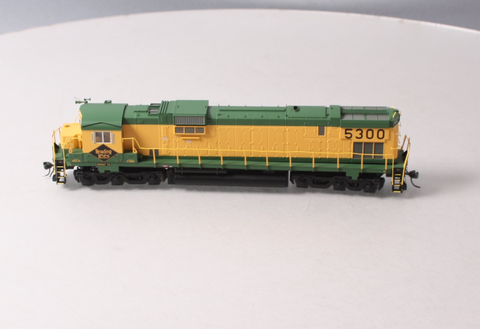 Bowser 23691 HO Reading Executive Line Diesel Alco C630 w/Tri-Mount #5300
