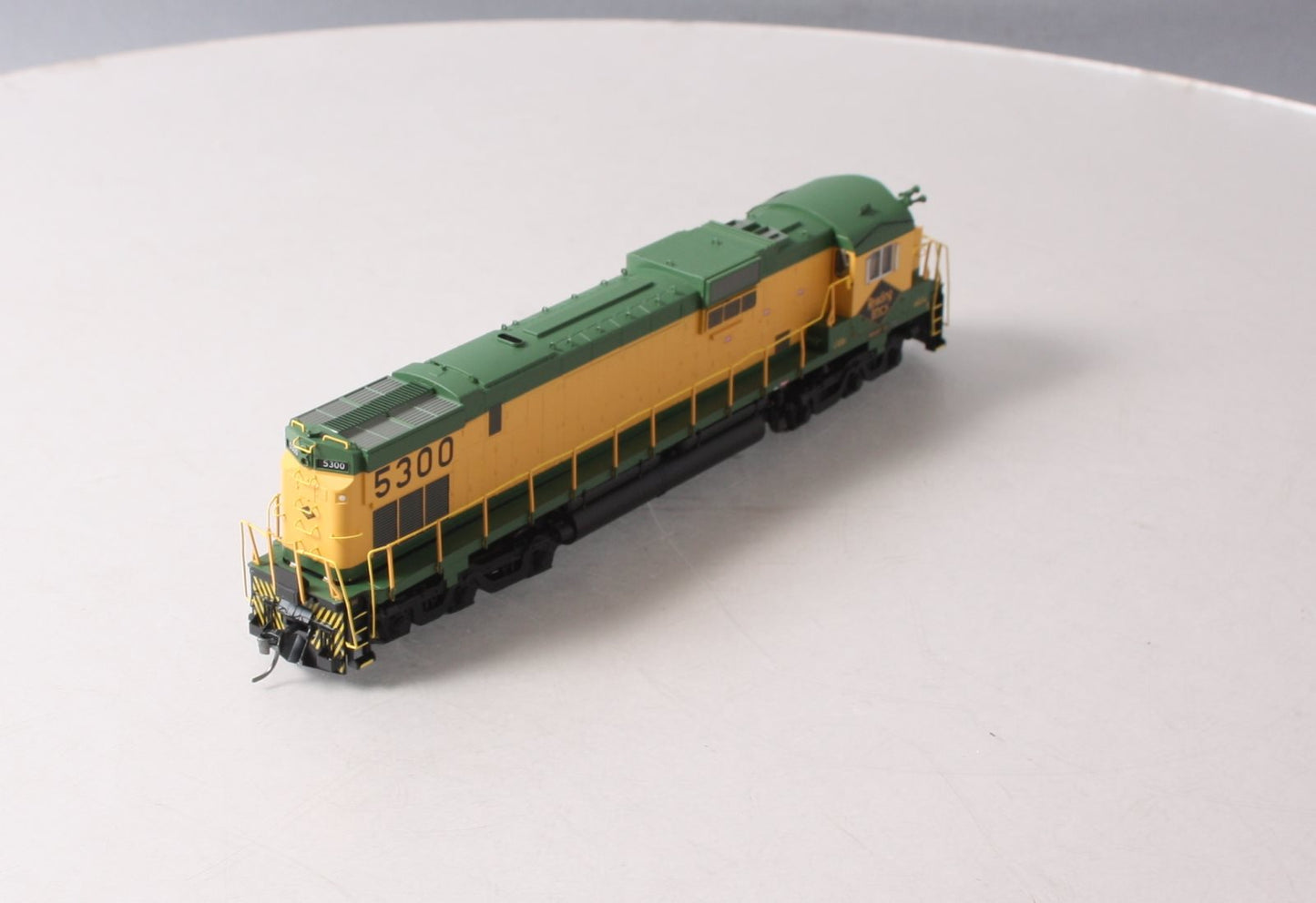 Bowser 23691 HO Reading Executive Line Diesel Alco C630 w/Tri-Mount #5300