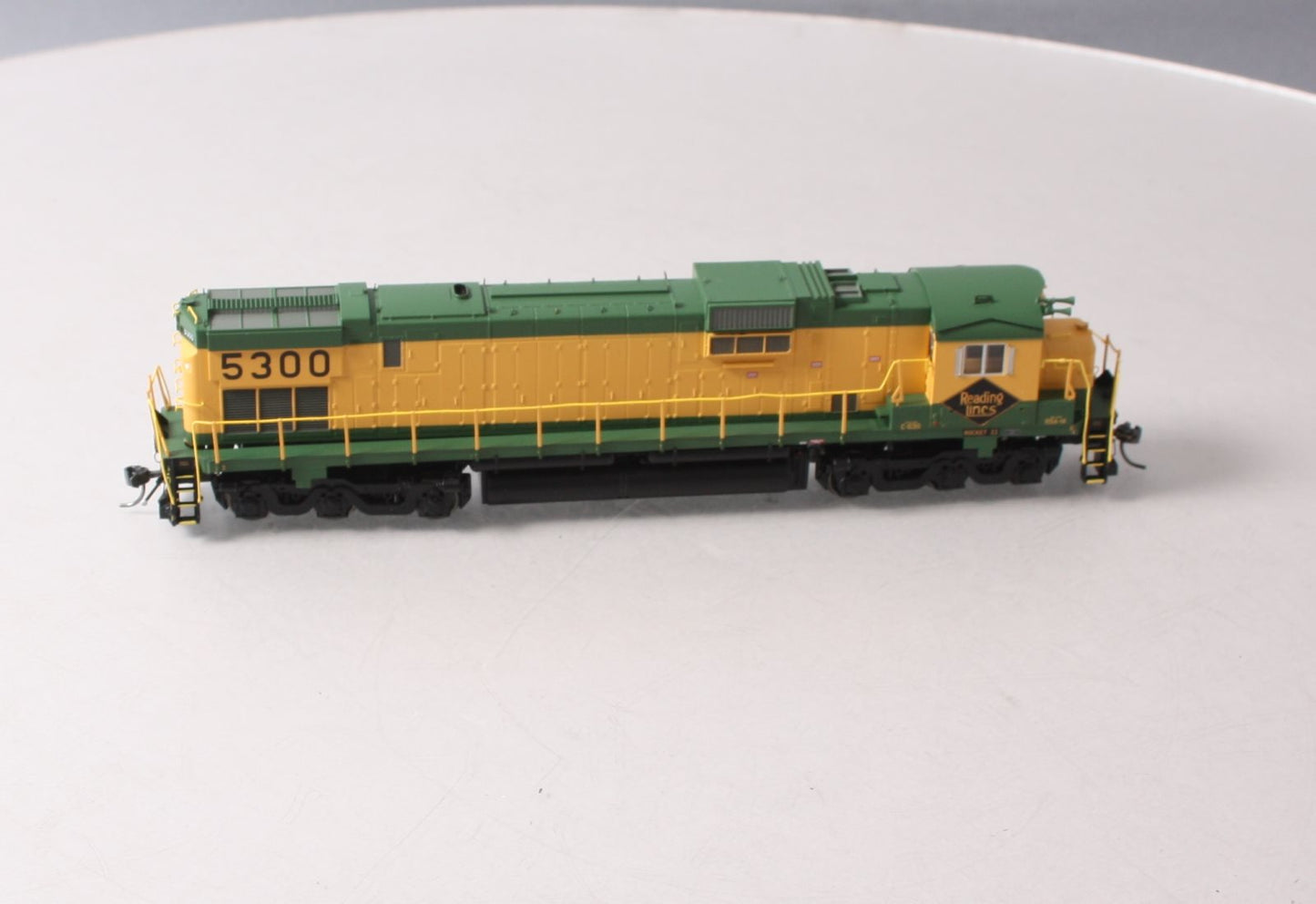 Bowser 23691 HO Reading Executive Line Diesel Alco C630 w/Tri-Mount #5300