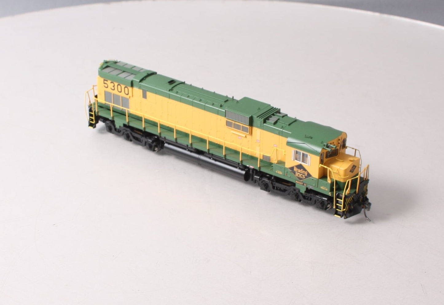 Bowser 23691 HO Reading Executive Line Diesel Alco C630 w/Tri-Mount #5300
